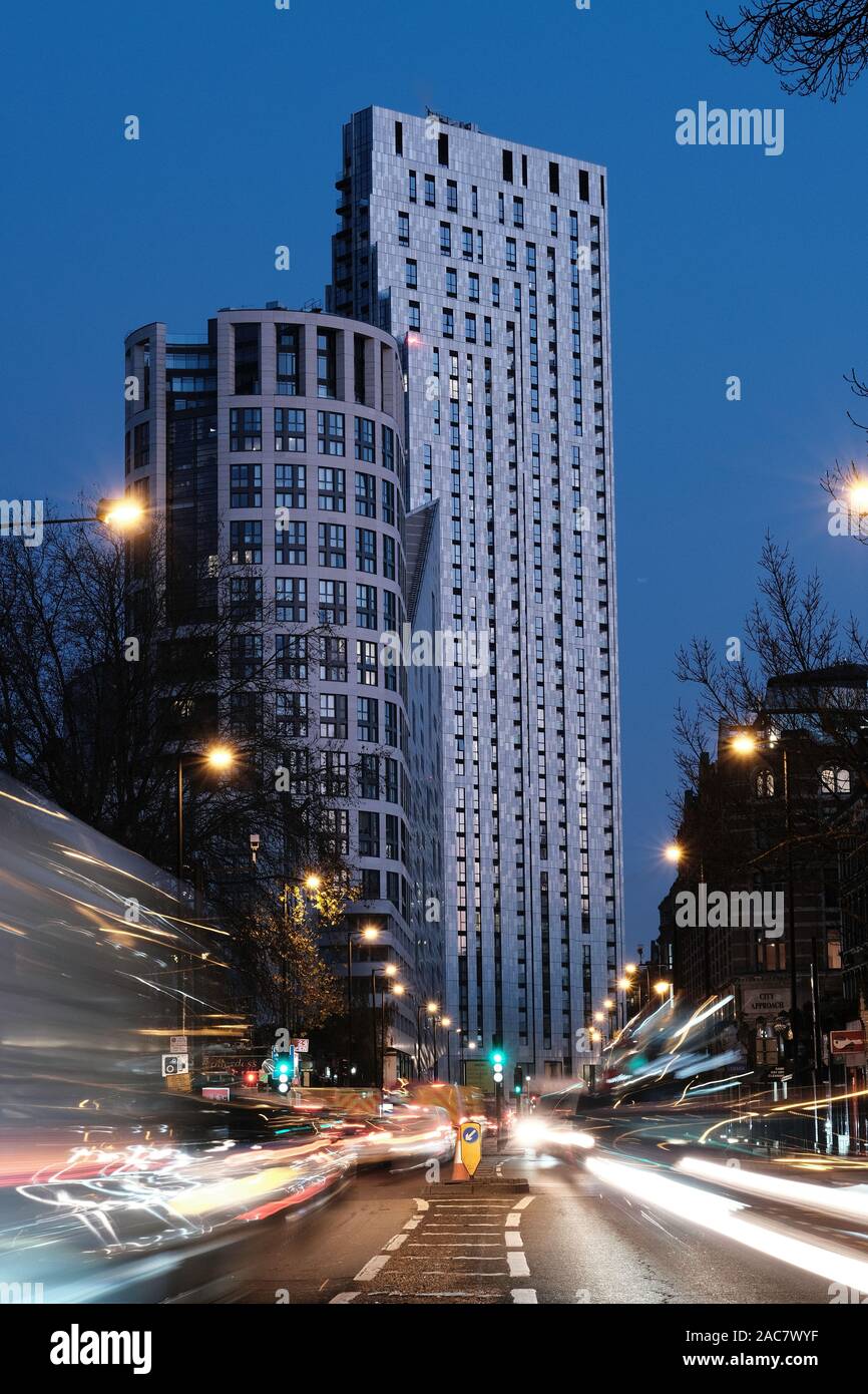 City Road et de l'architecture moderne, par crépuscule, Londres, Royaume-Uni Banque D'Images