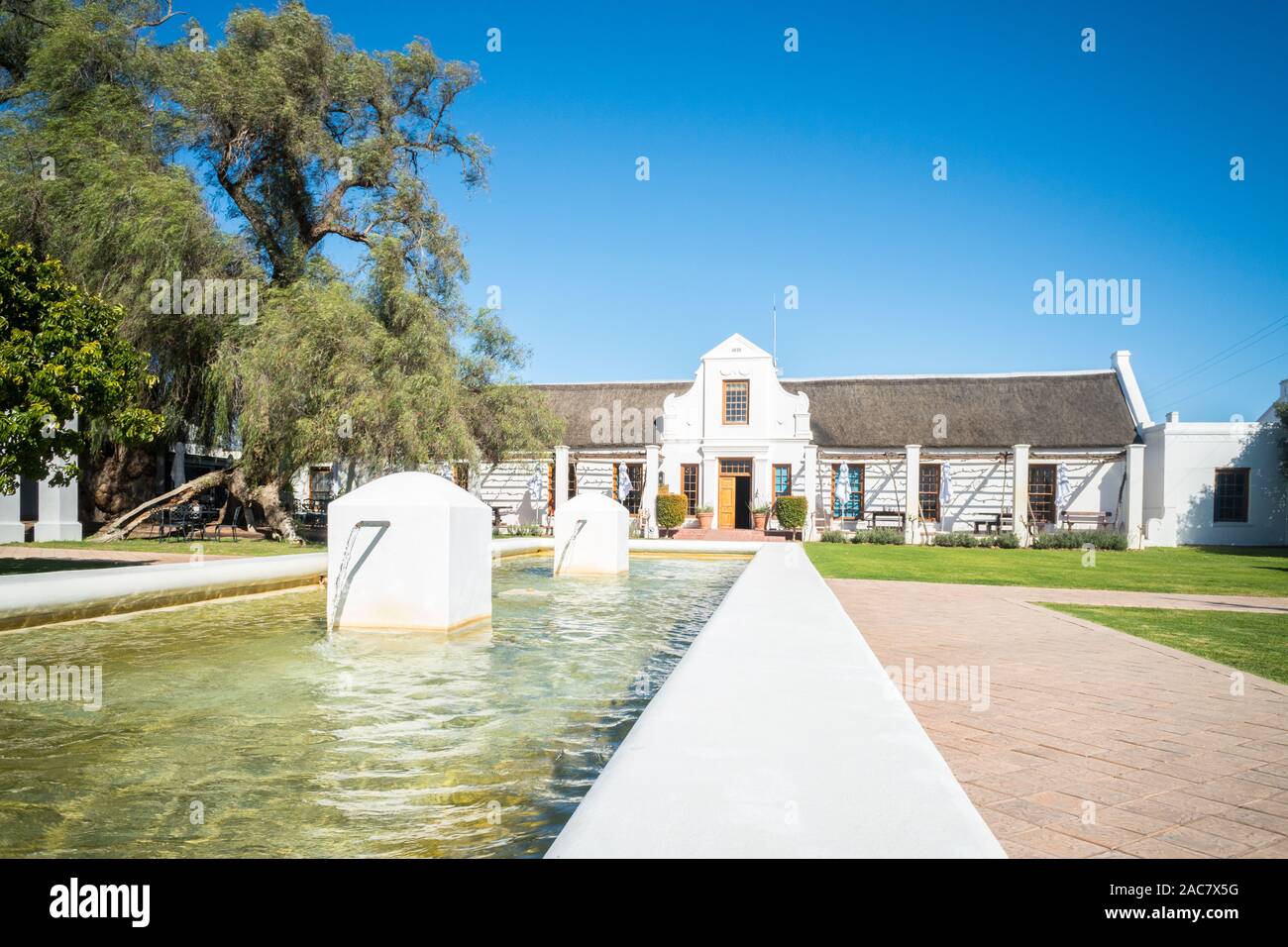 Un bâtiment de style hollandais du Cap et de l'architecture maison sur une ferme viticole de Robertson, Afrique du Sud Banque D'Images