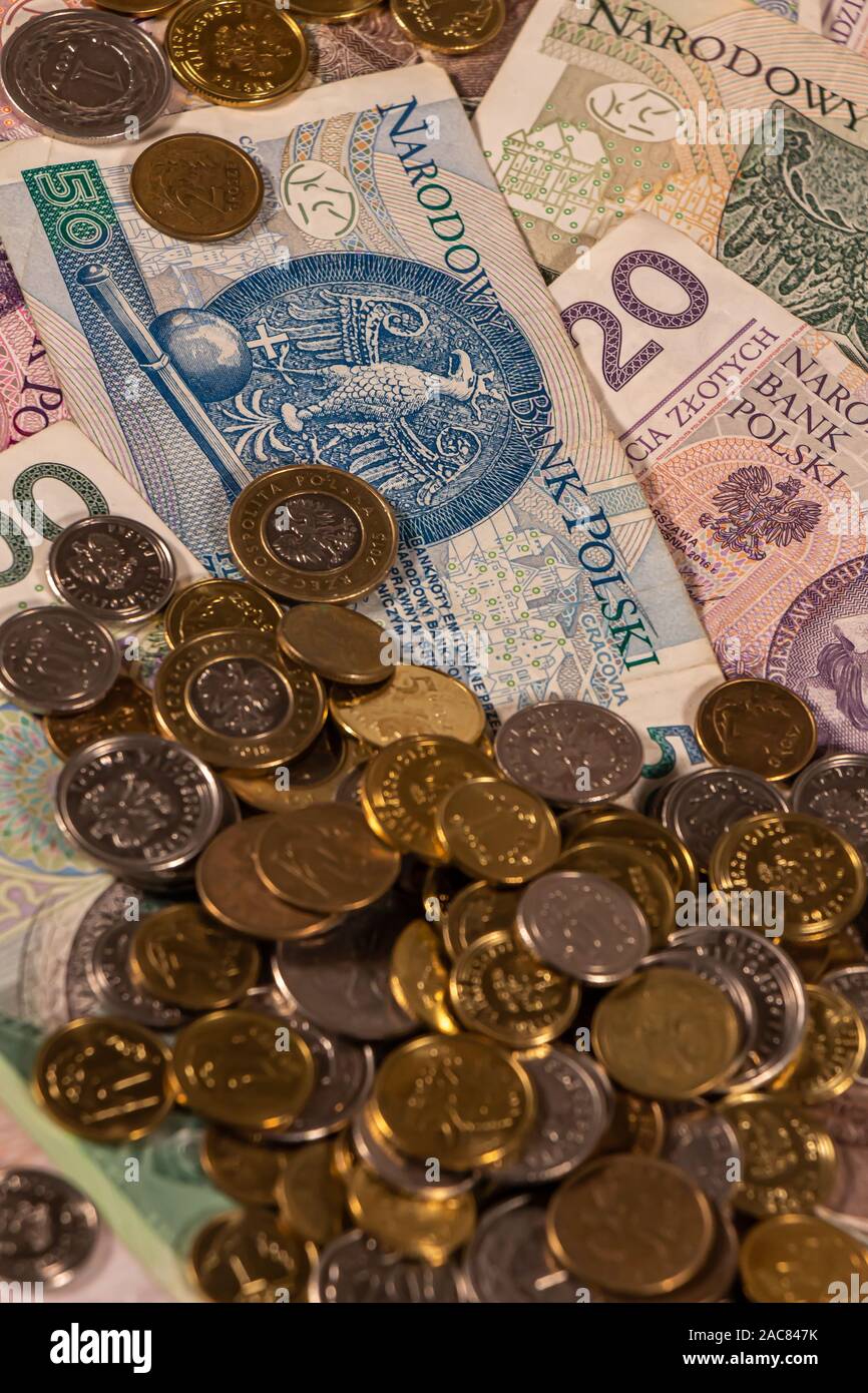 Zloty polonais. Billets et pièces PLN qui dispose de bonnes options à utiliser pour illustrer des sujets comme les entreprises, banques, médias, présentations, etc. Banque D'Images