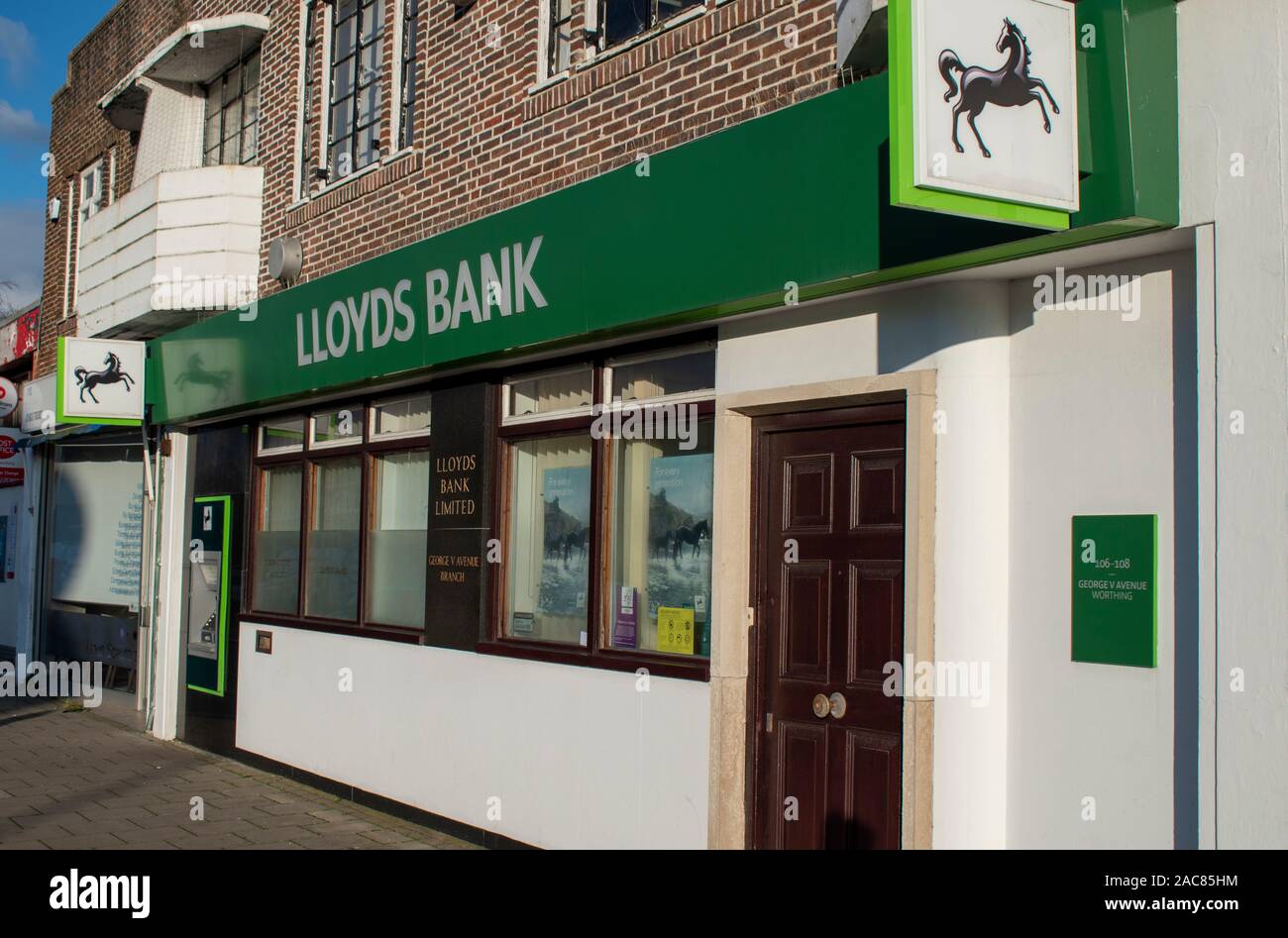 Goring by Sea, West Sussex, UK, le 01 décembre. 2019. La banque Lloyds sur la rue principale à Goring par mer. Banque D'Images