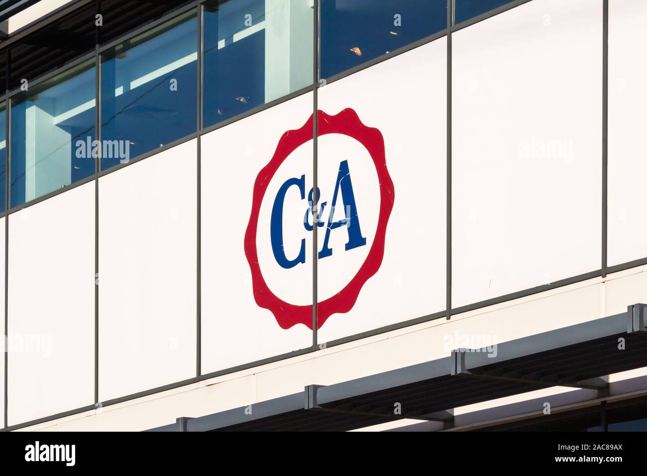 C&A signer sur logo store shop avant, Alphapark, Sopron, Hongrie Banque D'Images
