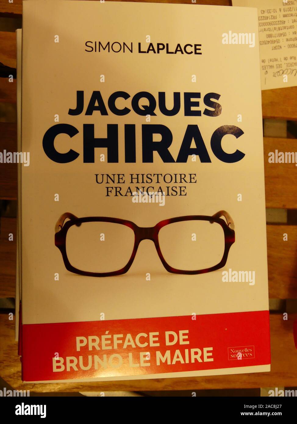 Simon Laplace écrivain historien Niortais a consacré son dernier livre "Jacques Chirac" à "Librairie des Halles' de Niort Banque D'Images