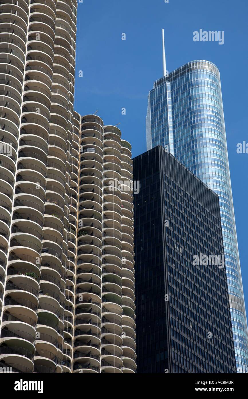 Le Marina City, 330 North Wabash (aka bâtiment IBM, IBM, AMA Plaza Plaza) et Trump Tower, Chicago, USA Banque D'Images