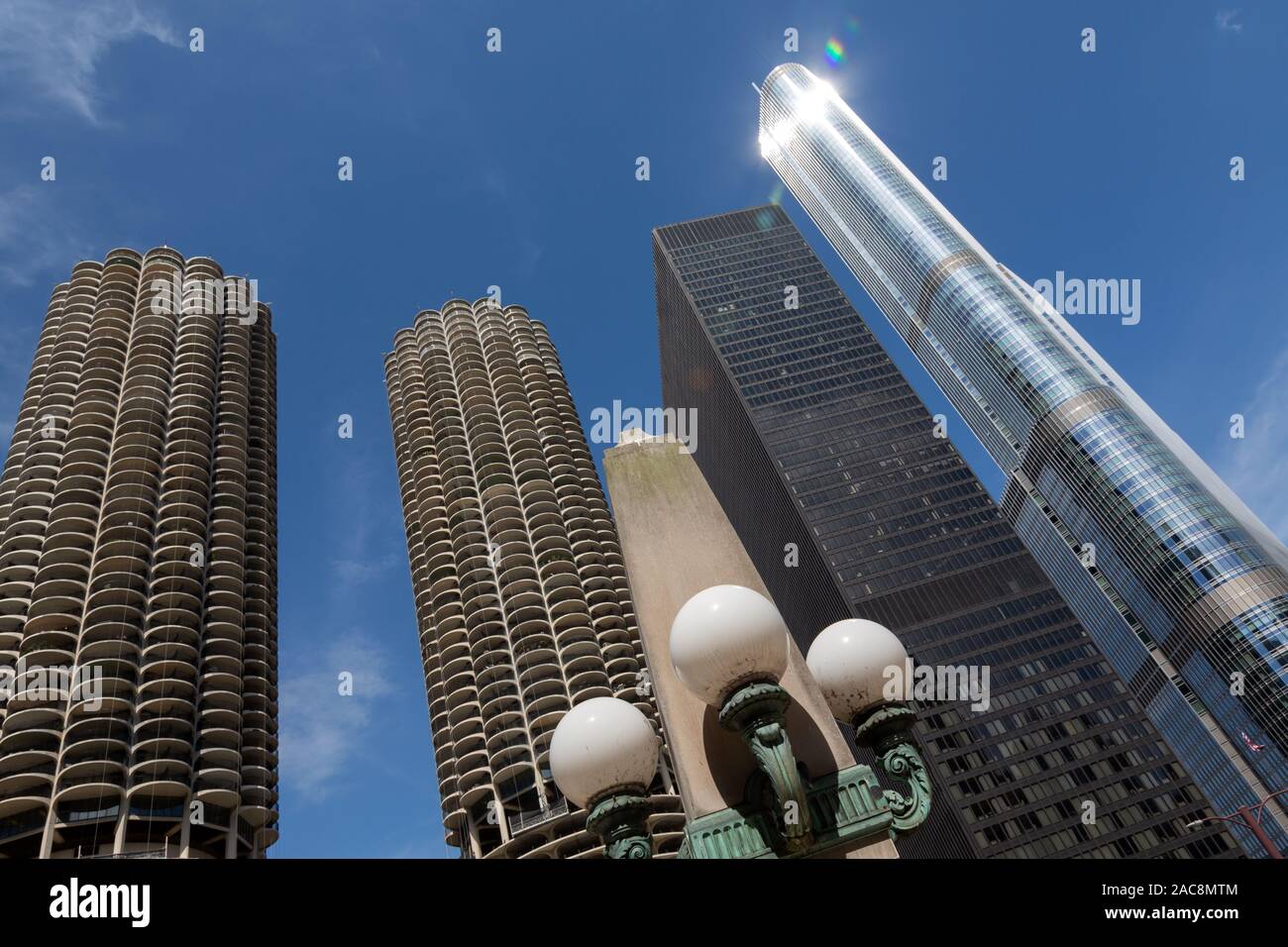 Le Marina City, 330 North Wabash (aka bâtiment IBM, IBM, AMA Plaza Plaza) et Trump Tower, Chicago, USA Banque D'Images