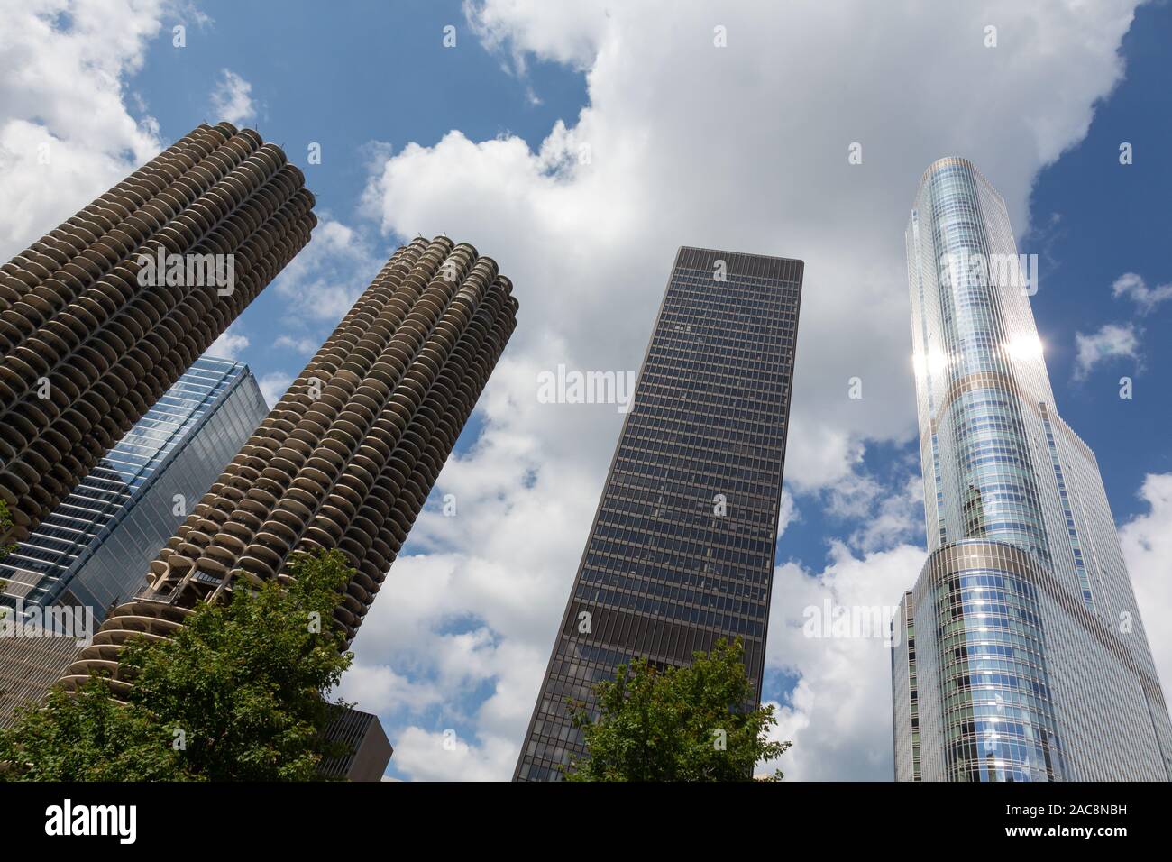 Le Marina City, 330 North Wabash (aka bâtiment IBM, IBM, AMA Plaza Plaza) et Trump Tower, Chicago, USA Banque D'Images