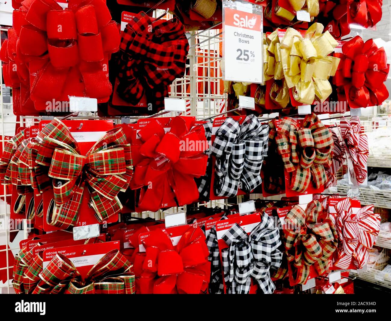 Boucles de Noël en solde dans un magasin d'artisanat. Lower Mainland, Colombie-Britannique, Canada. Banque D'Images
