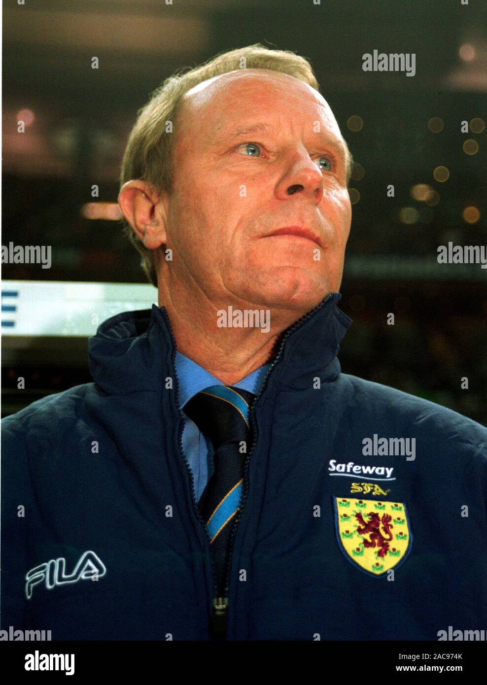 Stade de France St Denis France, 27.3.2002, football : match amical, la France contre l'Ecosse 5:0 ; Berti Vogts, manager de l'équipe nationale de football en Ecosse Banque D'Images