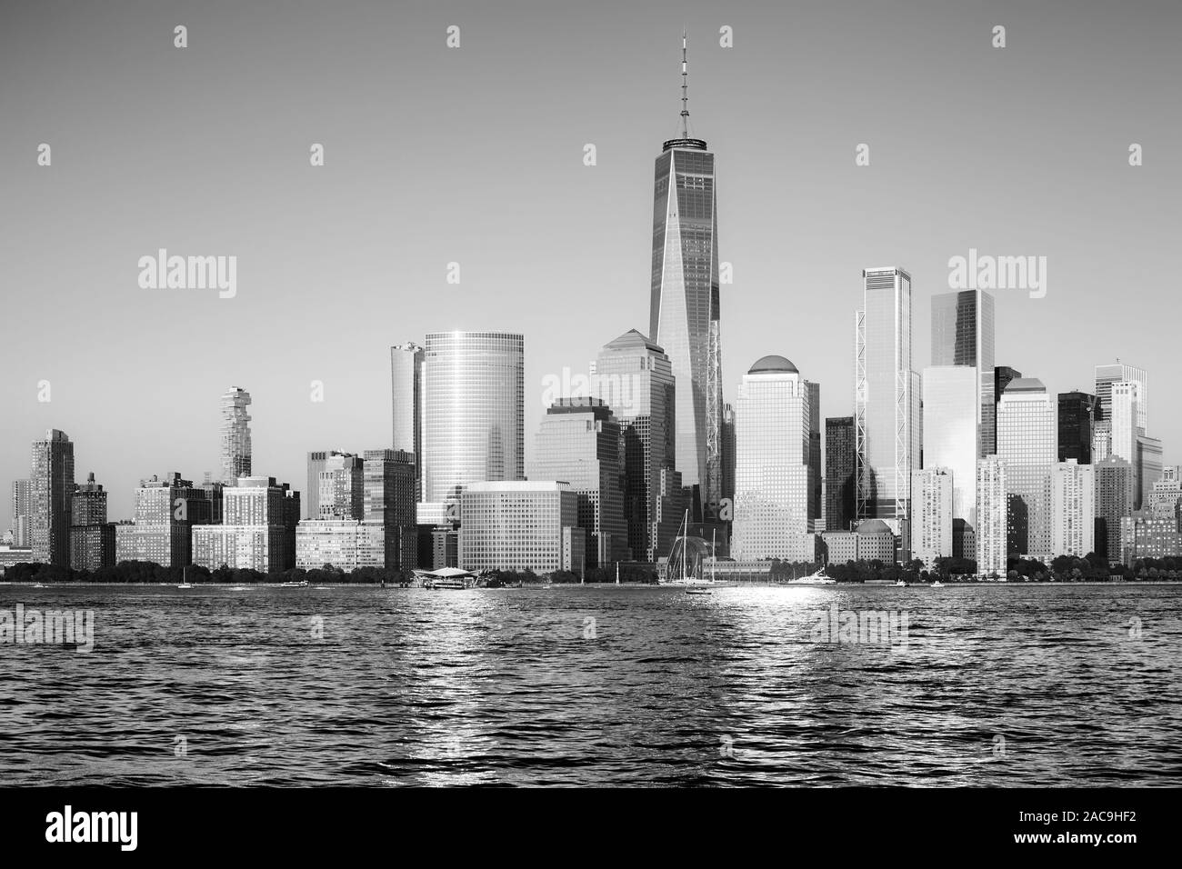 Photo noir et blanc de New York City skyline at sunset, USA. Banque D'Images