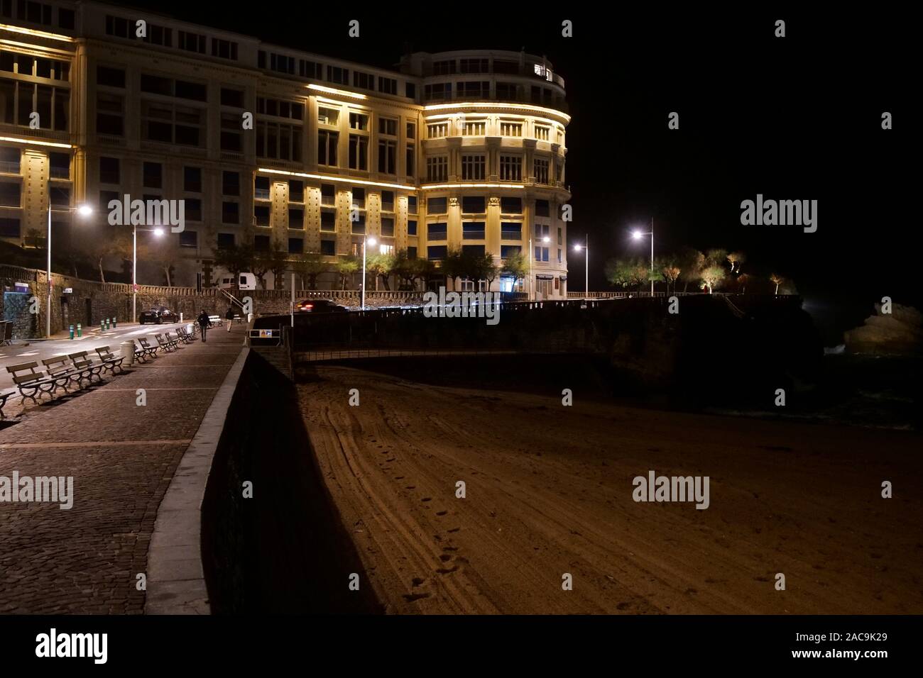 Promenade du front de mer, Vue de nuit, Biarritz, Pyrénées-Atlantiques, France Banque D'Images