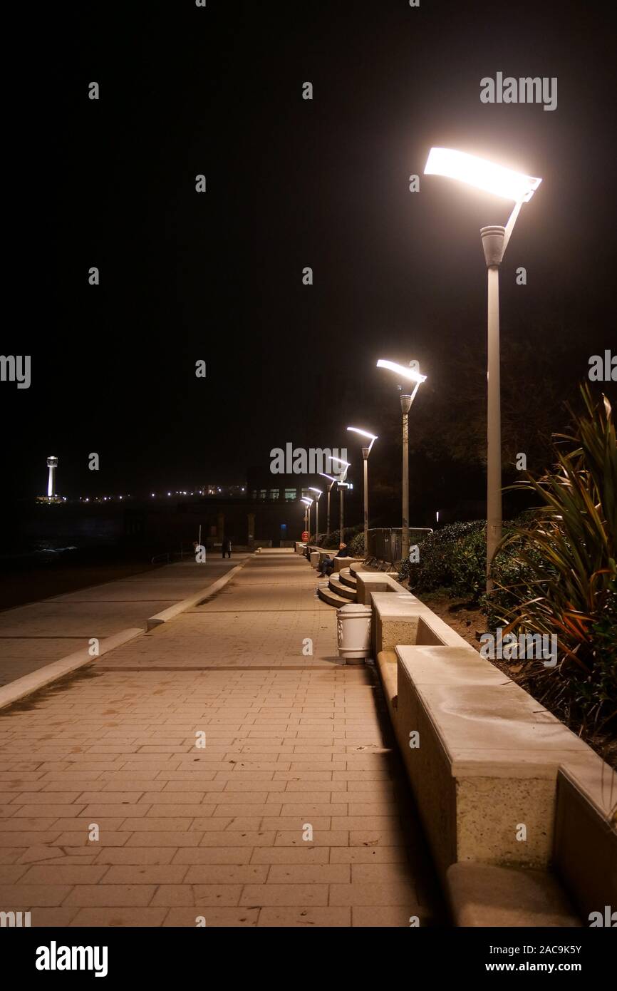 Promenade du front de mer, Vue de nuit, Biarritz, Pyrénées-Atlantiques, France Banque D'Images