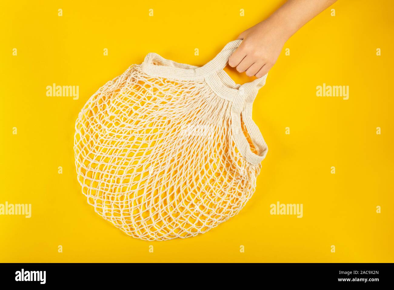 String coton sac-filet, Sac shopping réutilisable pour l'épicerie, zéro déchets écologique et dire non à des concepts en plastique Banque D'Images