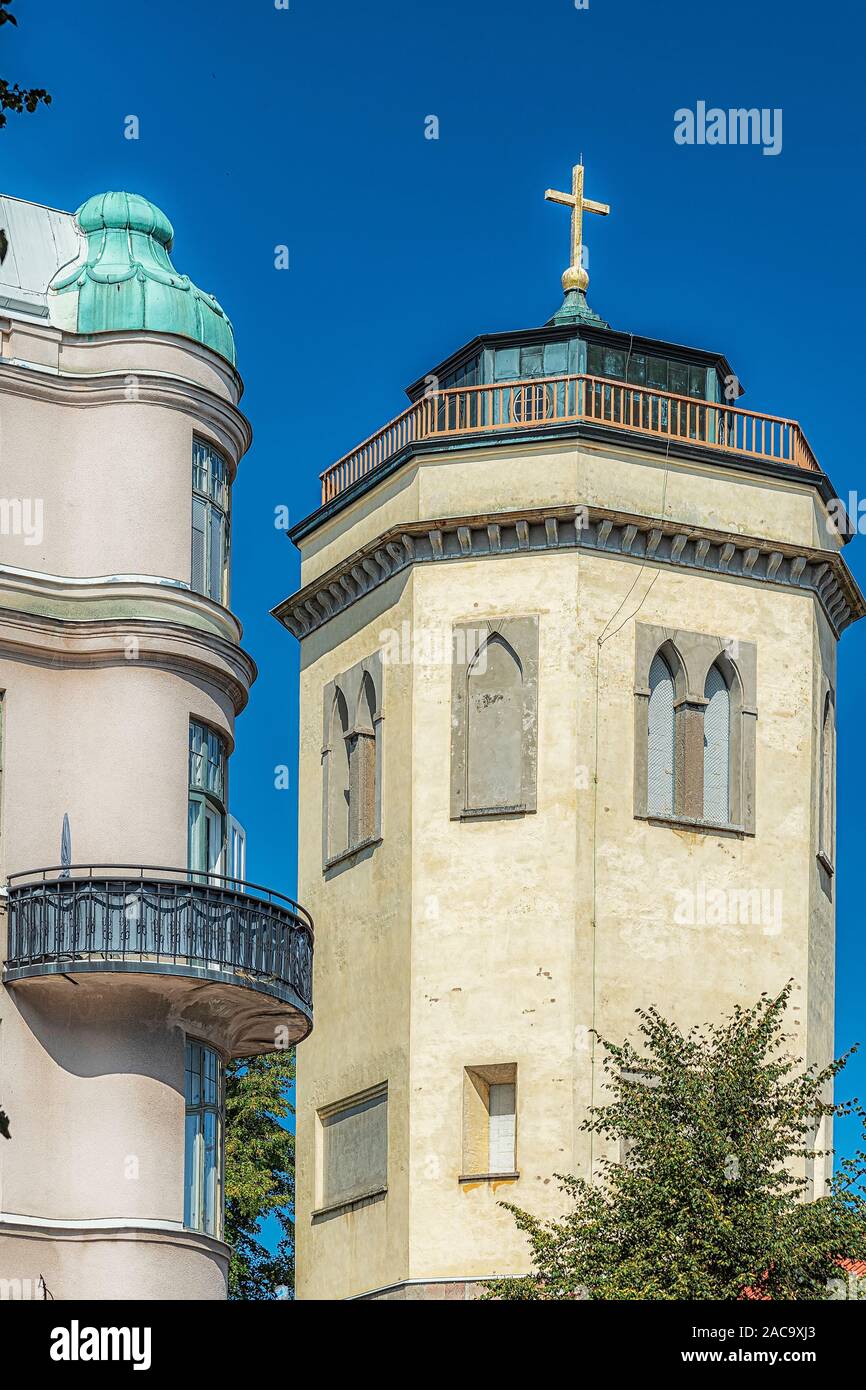 La construction de l'église était trop faible pour supporter le poids de la sonnerie. Pour cette raison, un clocher a été construit au nord-est de l'église i Banque D'Images