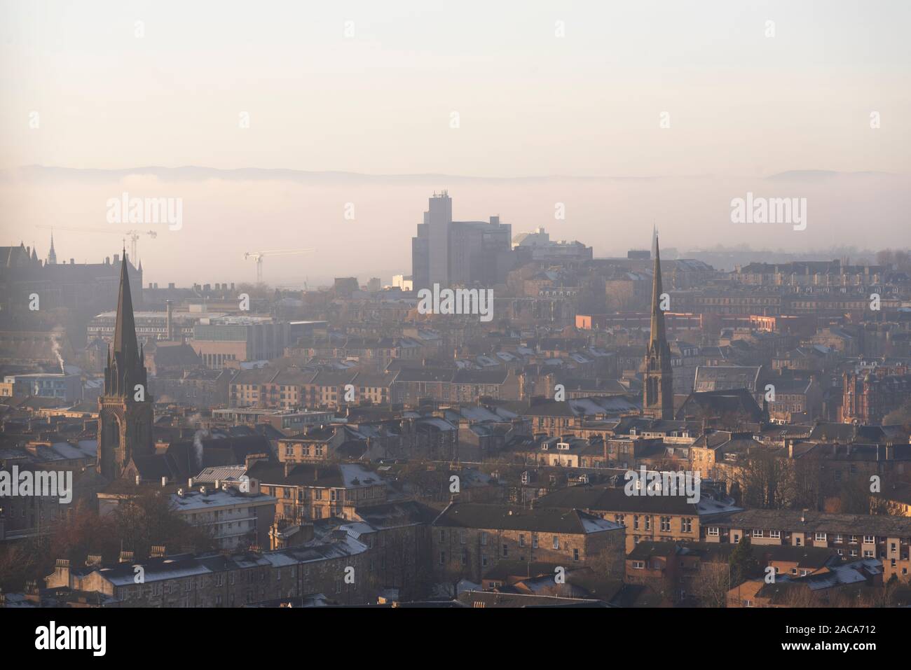 Vue aérienne de Glasgow dans le brouillard. Banque D'Images