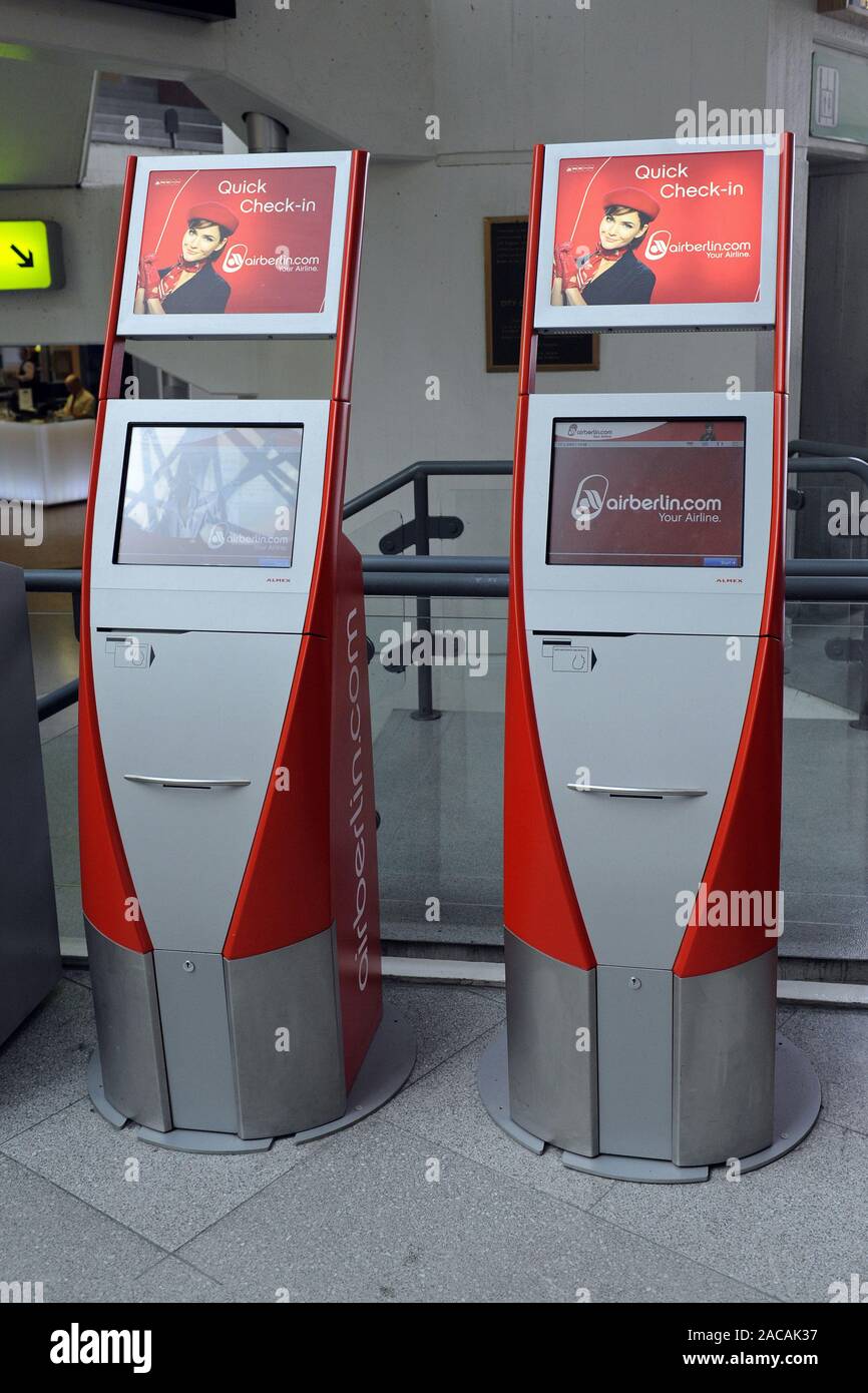 Vérification rapide dans les machines d'Air Berlin à l'aéroport Tegel de Berlin, Allemagne Banque D'Images
