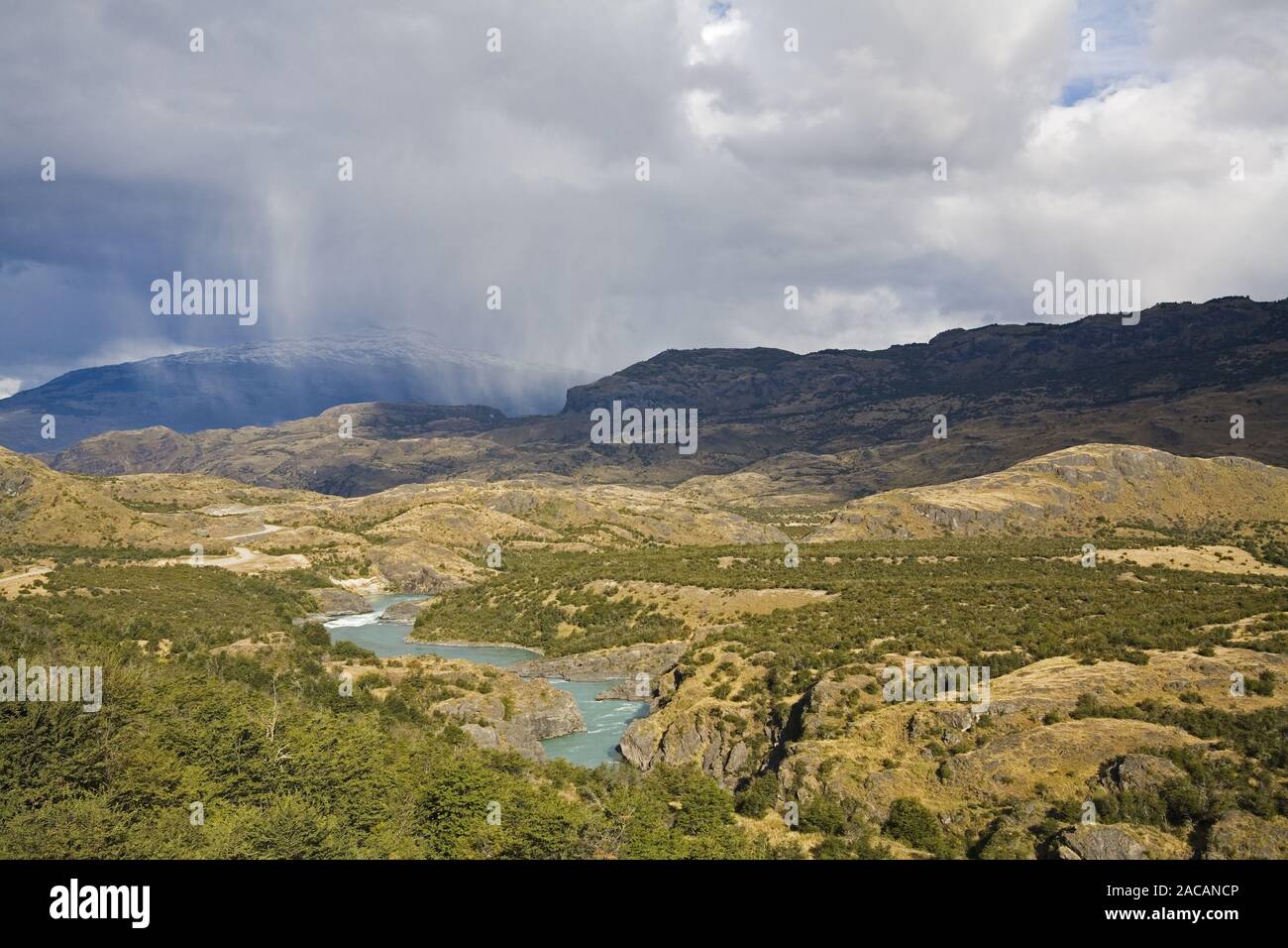 Regenfront am Rio Baker, Patagonien, du Chili, de nuages de pluie à Rio Baker, Patagonie, Chili Banque D'Images