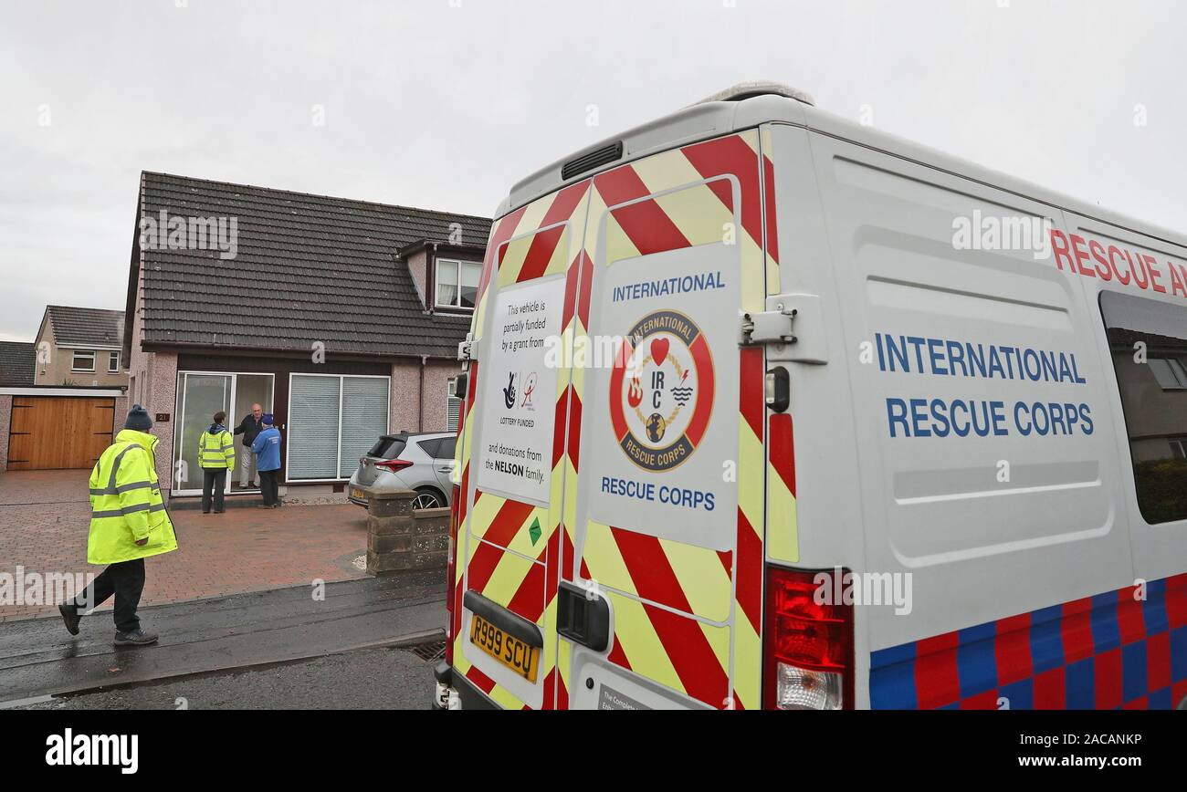 Les membres du Corps International de Secours distribuer les fournitures de foyers dans la région de Falkirk après une panne de gaz dans le centre de l'Écosse. Banque D'Images