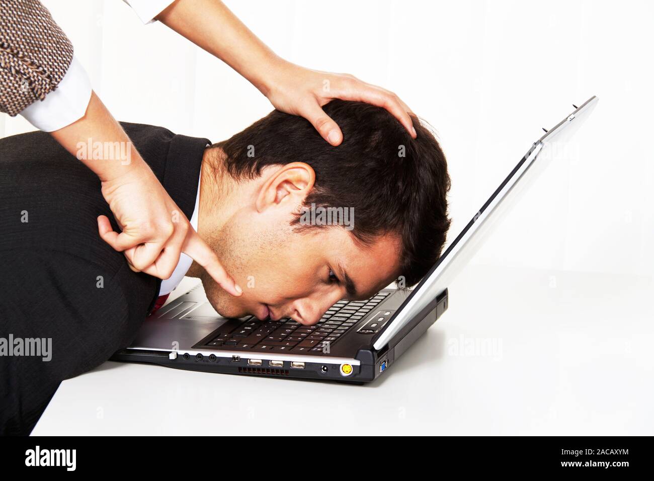 Harcèlement moral au travail. L'agressivité et les conflits. Banque D'Images