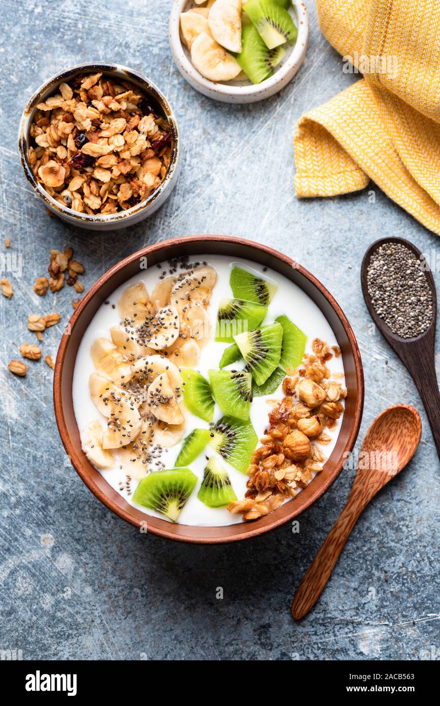 Smoothy Smoothie ou bol à céréales, fruits et graines. Petit-déjeuner Super bowl Banque D'Images