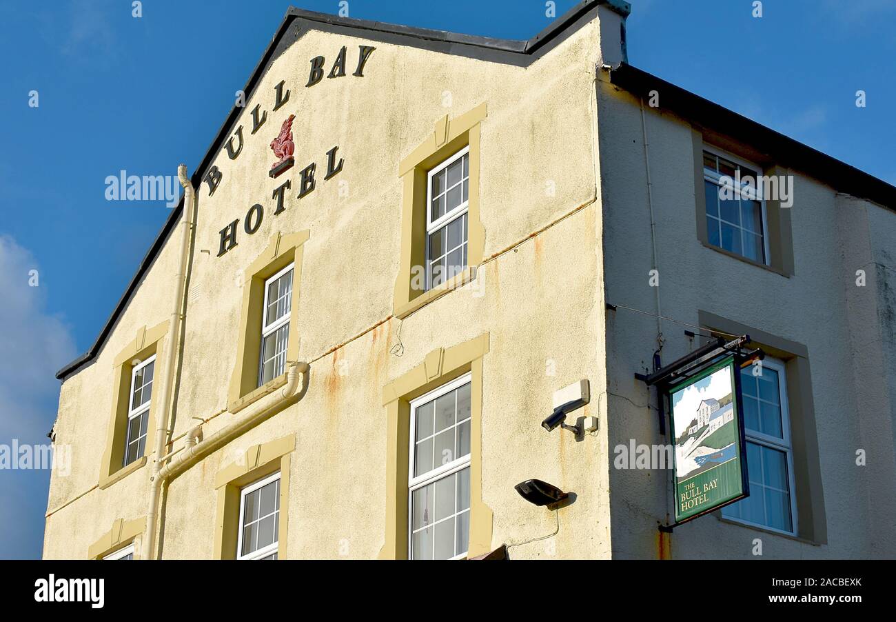 BULL BAY, ANGLESEY - le 29 novembre 2019, Bull Bay Hotel en photo contre le ciel Banque D'Images