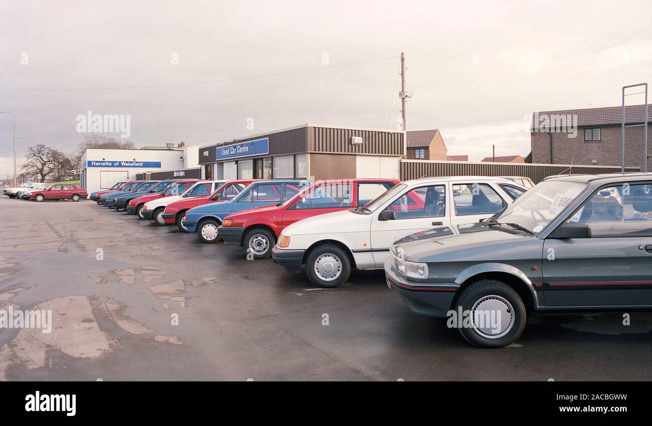 Concessionnaire automobile Volvo, à Wakefield, en 1988, West Yorkshire, dans le Nord de l'Angleterre, Royaume-Uni Banque D'Images