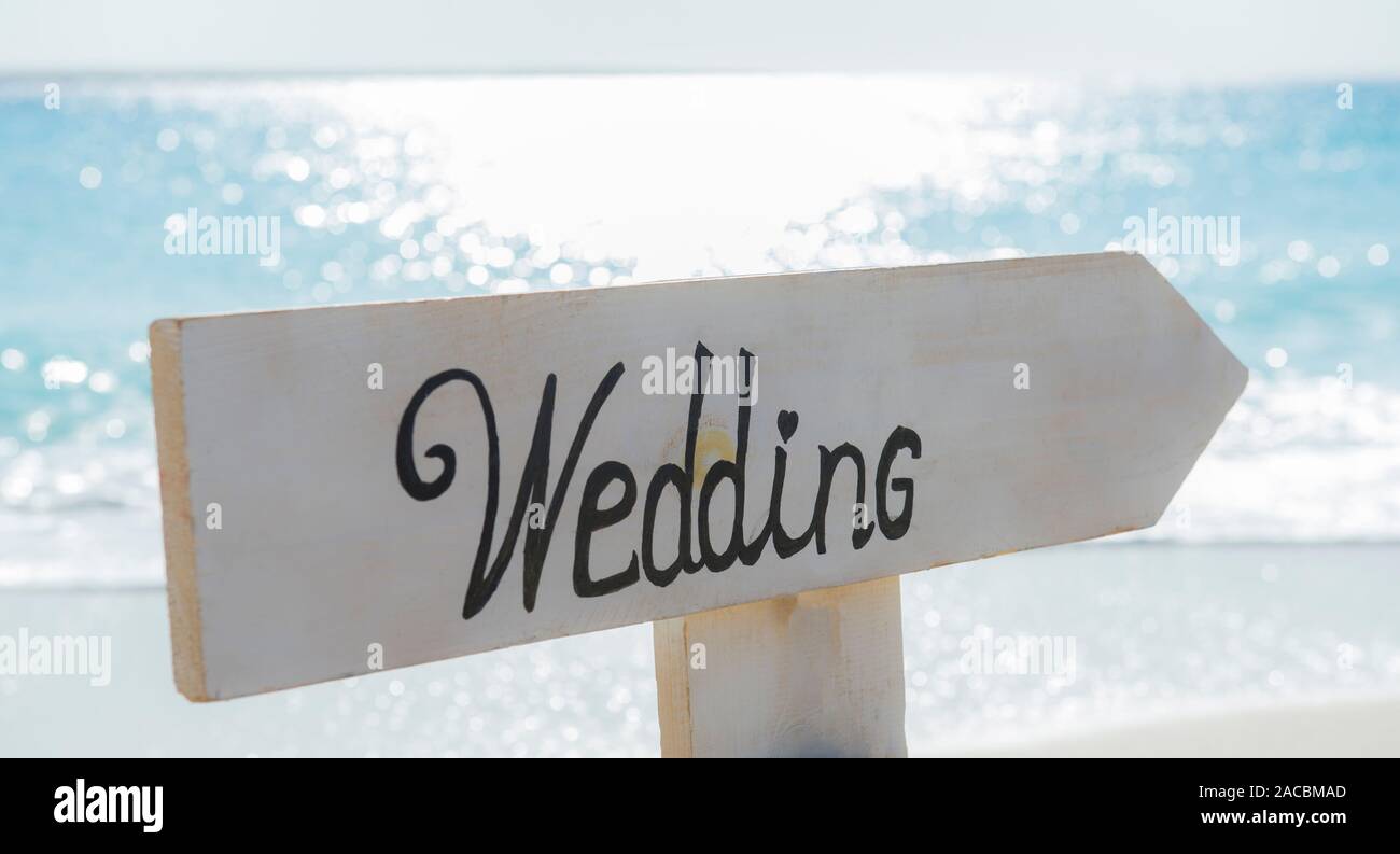 Gros plan du signe de mariage on tropical island paradise beach océan avec en arrière-plan Banque D'Images