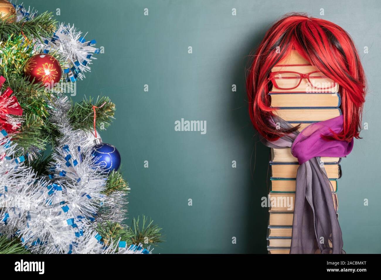 Bonne Année ! Drôle idée pédagogique avec un professeur aux cheveux rouges Banque D'Images