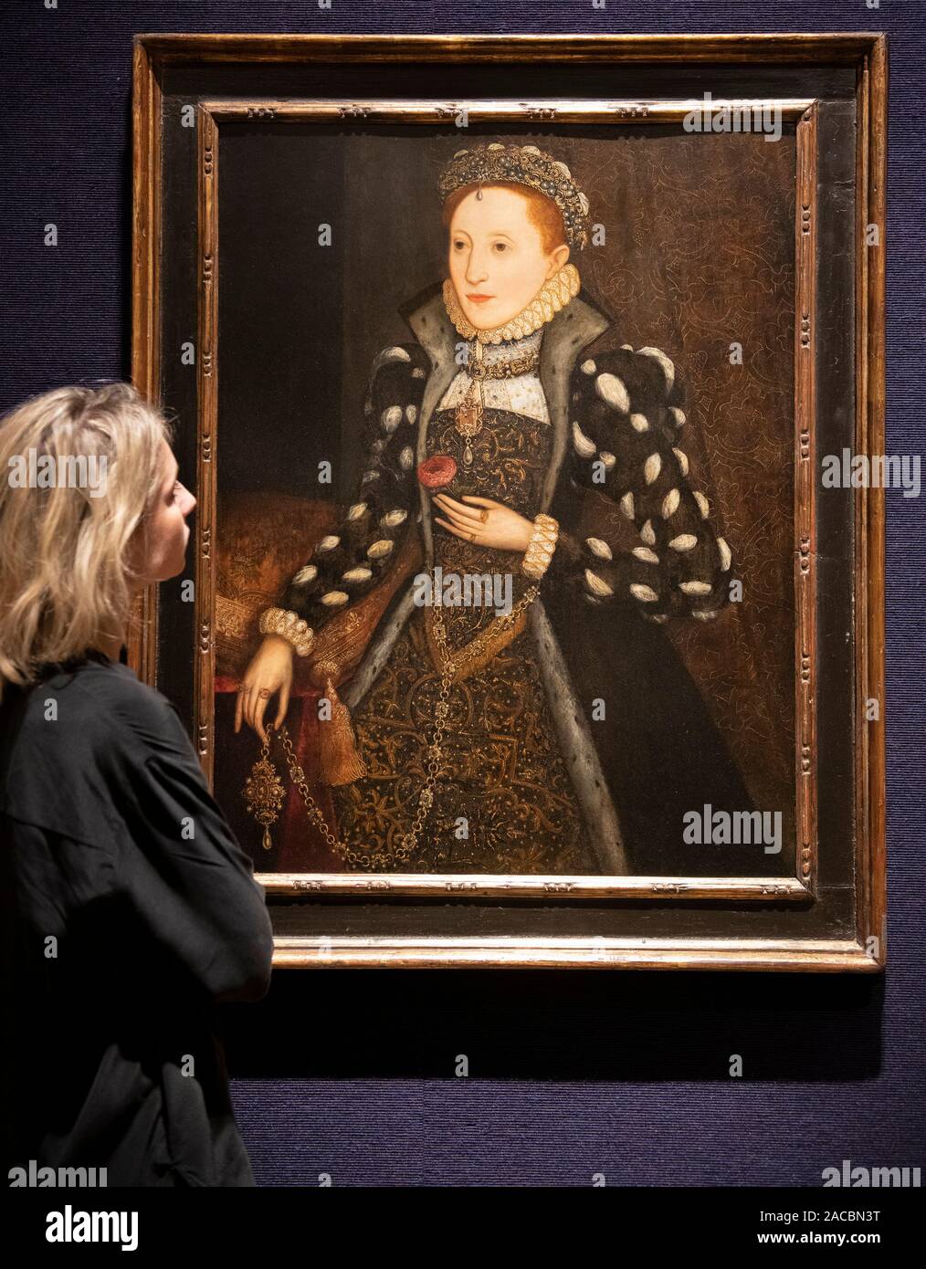 Bonhams, Londres, Royaume-Uni. 2 décembre 2019. Les vieux maîtres Peinture Vente Bonhams à l'aperçu. Portrait d'Elizabeth 1, la reine vierge, et peinte autour de 1562 peu après Elizabeth monta sur le trône. Atelier de Steven van der Meulen ( ?Anvers -circa 1564 Londres). Le nouveau portrait sera offert en vente Bonhams Old Master Paintings à Londres le mercredi 4 décembre. Estimation : € 150,000-250,000. Credit : Malcolm Park/Alamy Live News. Banque D'Images