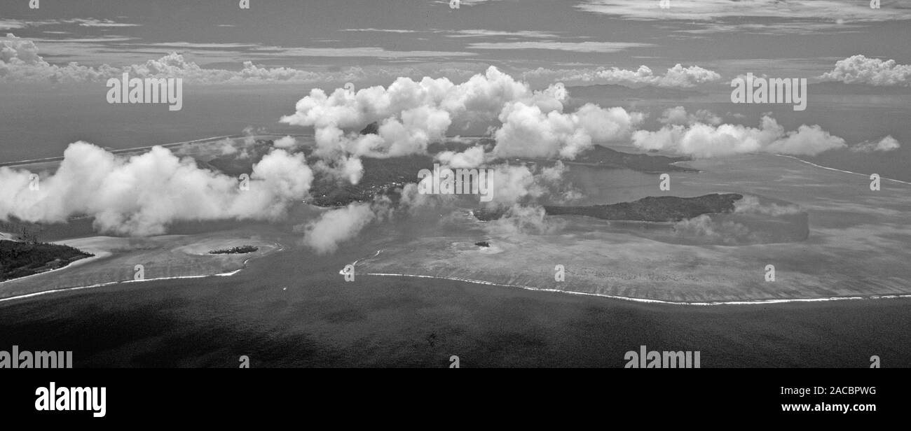 Polynésie française : le vol en hélicoptère montre la belle lagune de l'île de Bora Bora Banque D'Images