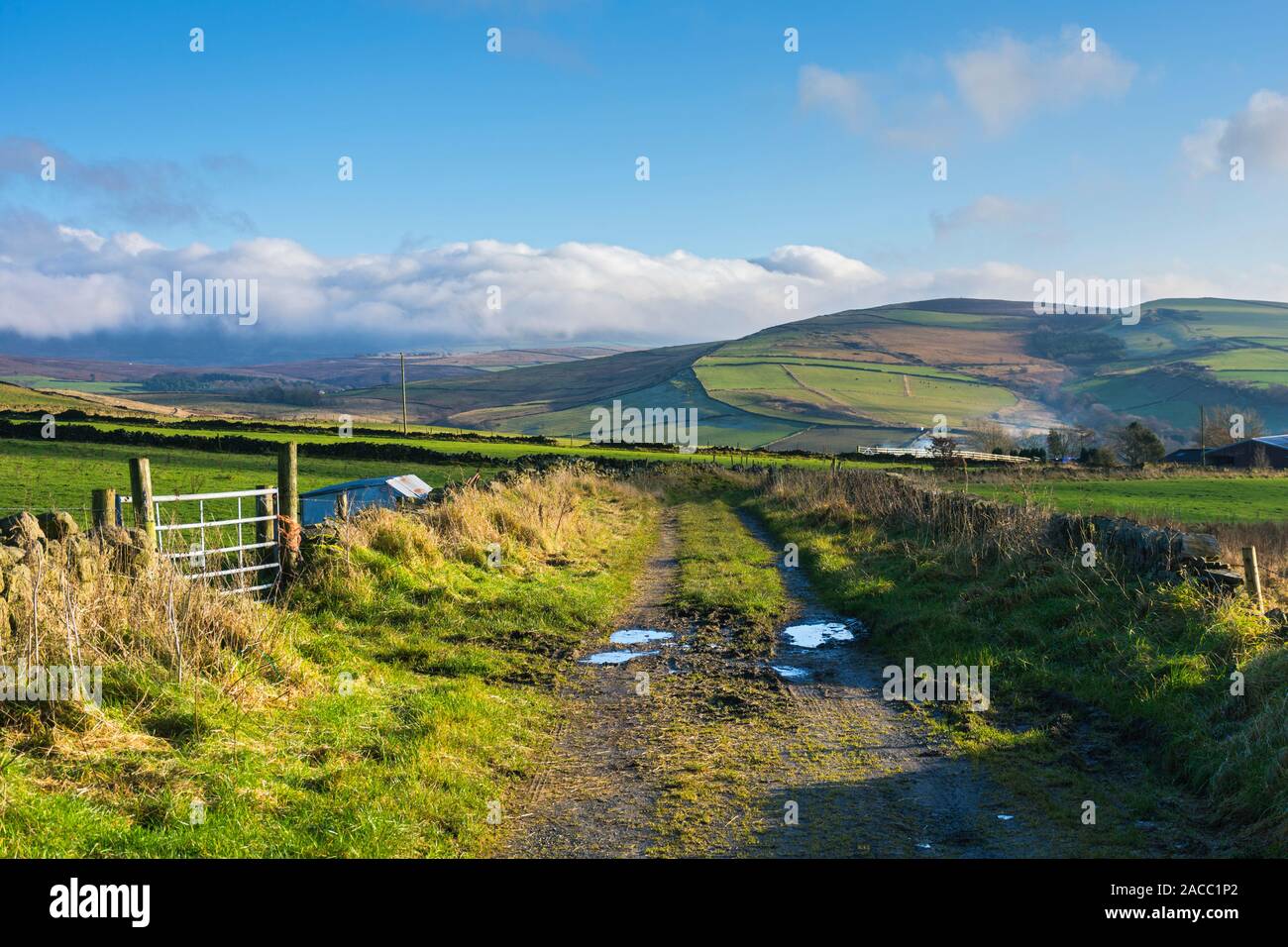 Peak District de Landes d'une ferme au-dessus de la voie Rowarth, Derbyshire, Angleterre, RU Banque D'Images
