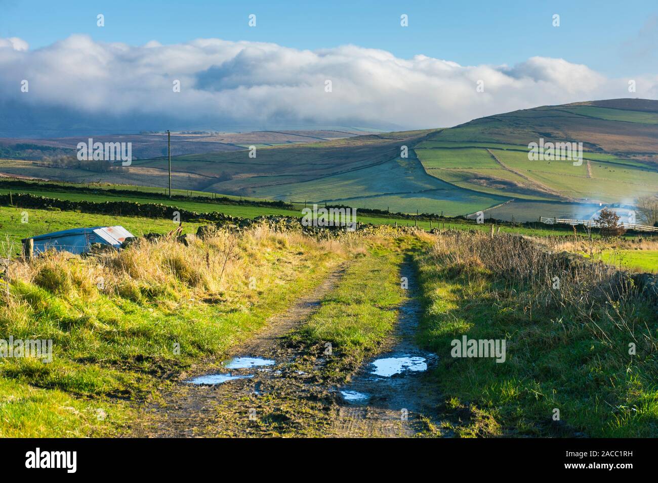 Peak District de Landes d'une ferme au-dessus de la voie Rowarth, Derbyshire, Angleterre, RU Banque D'Images