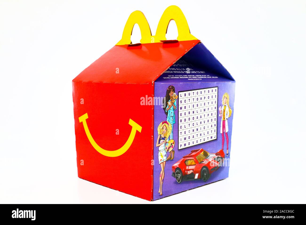 Joyeux Festin de boîte en carton imprimé avec Mattel Barbie et Hot Wheels  jouets. McDonald's est une chaîne de restaurants fast-food Photo Stock -  Alamy