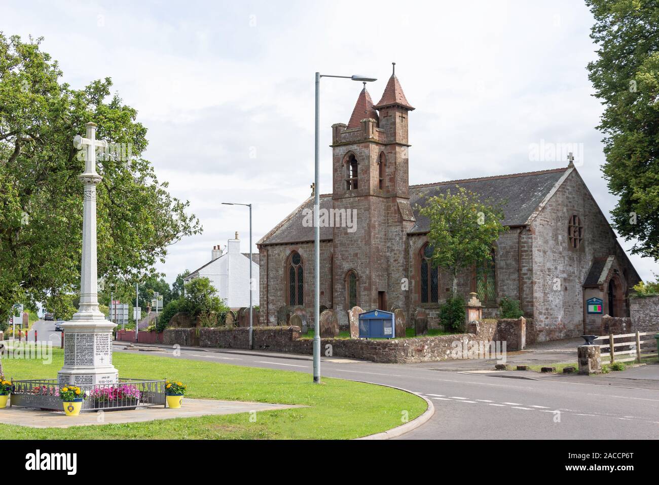 War Memorial et Gretna ancienne église paroissiale, la Manse, Gretna Green, Gretna, Dumfries et Galloway, Écosse, Royaume-Uni Banque D'Images