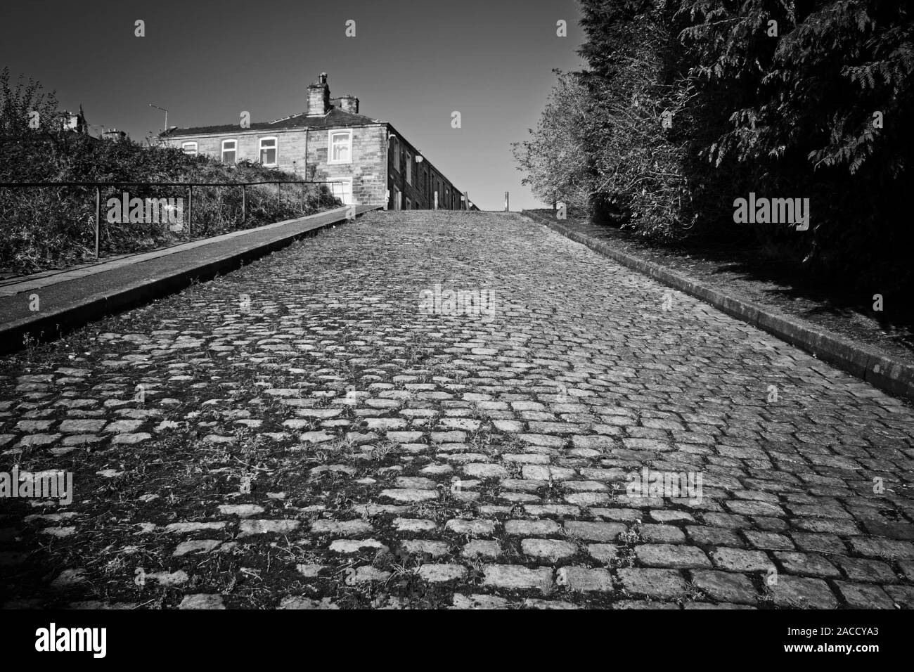 Spion Kop en monochrome traditionnelle . Apparemment, l'une des rues les plus en Angleterre. Maintenant fermée à la circulation en Padiham, Lancashire Banque D'Images