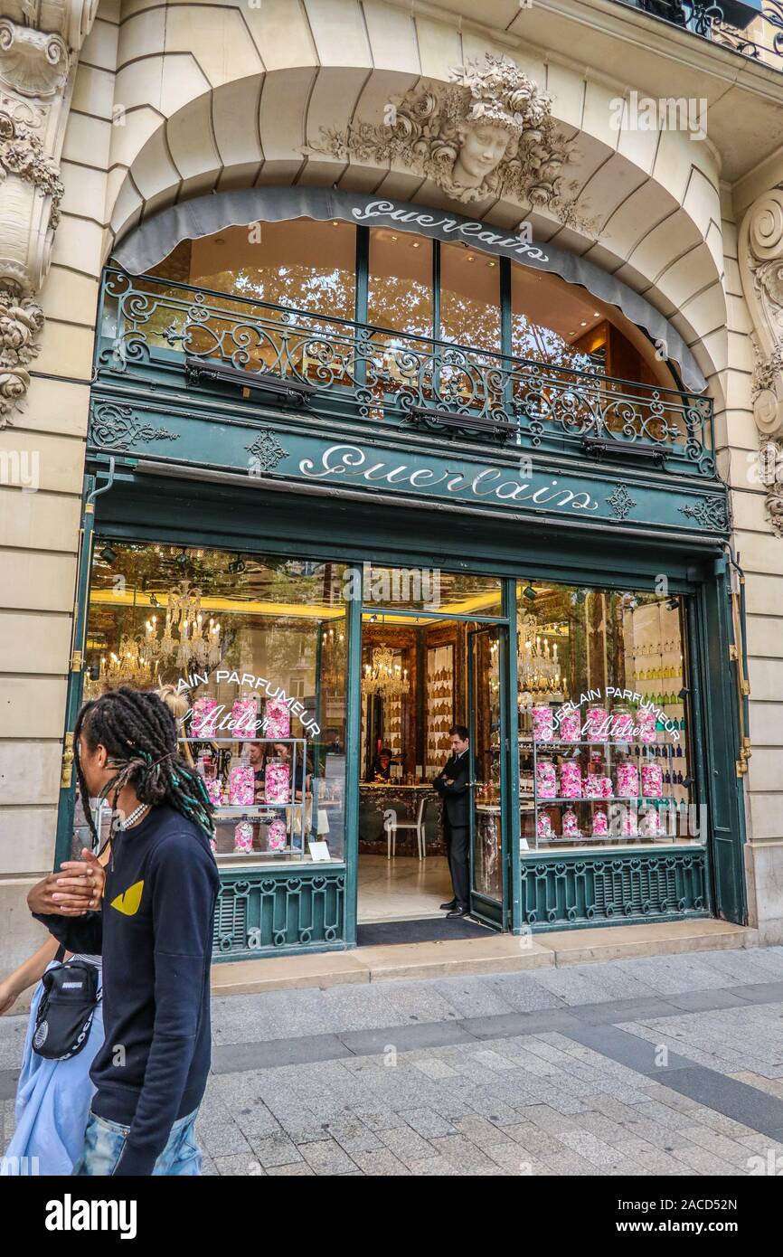 Boutique de parfums Guerlain à Paris, France, Europe Photo Stock - Alamy