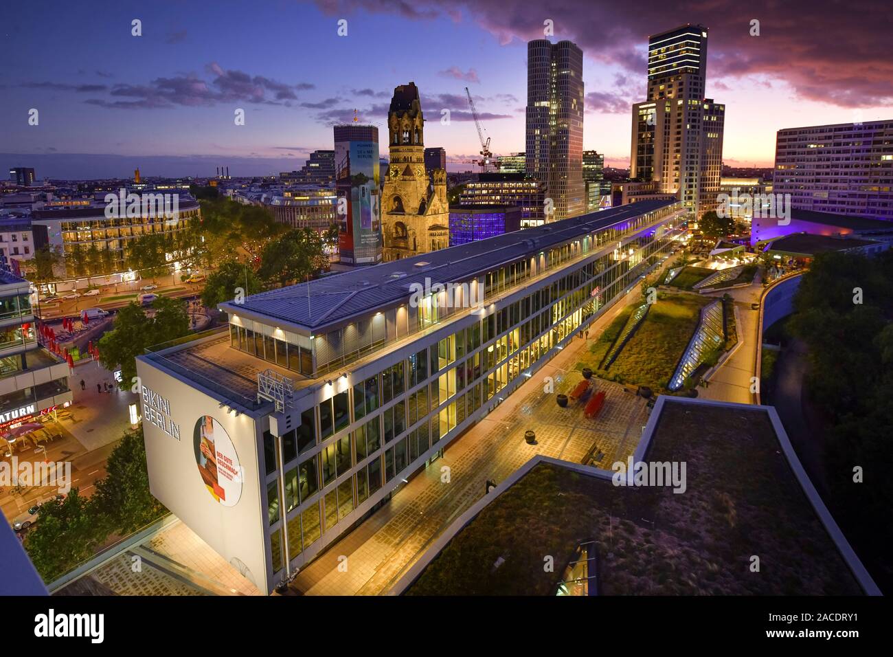 Blaue Stunde, Panoramaansicht, Breitscheidplatz, Charlottenburg, Berlin, Deutschland Banque D'Images