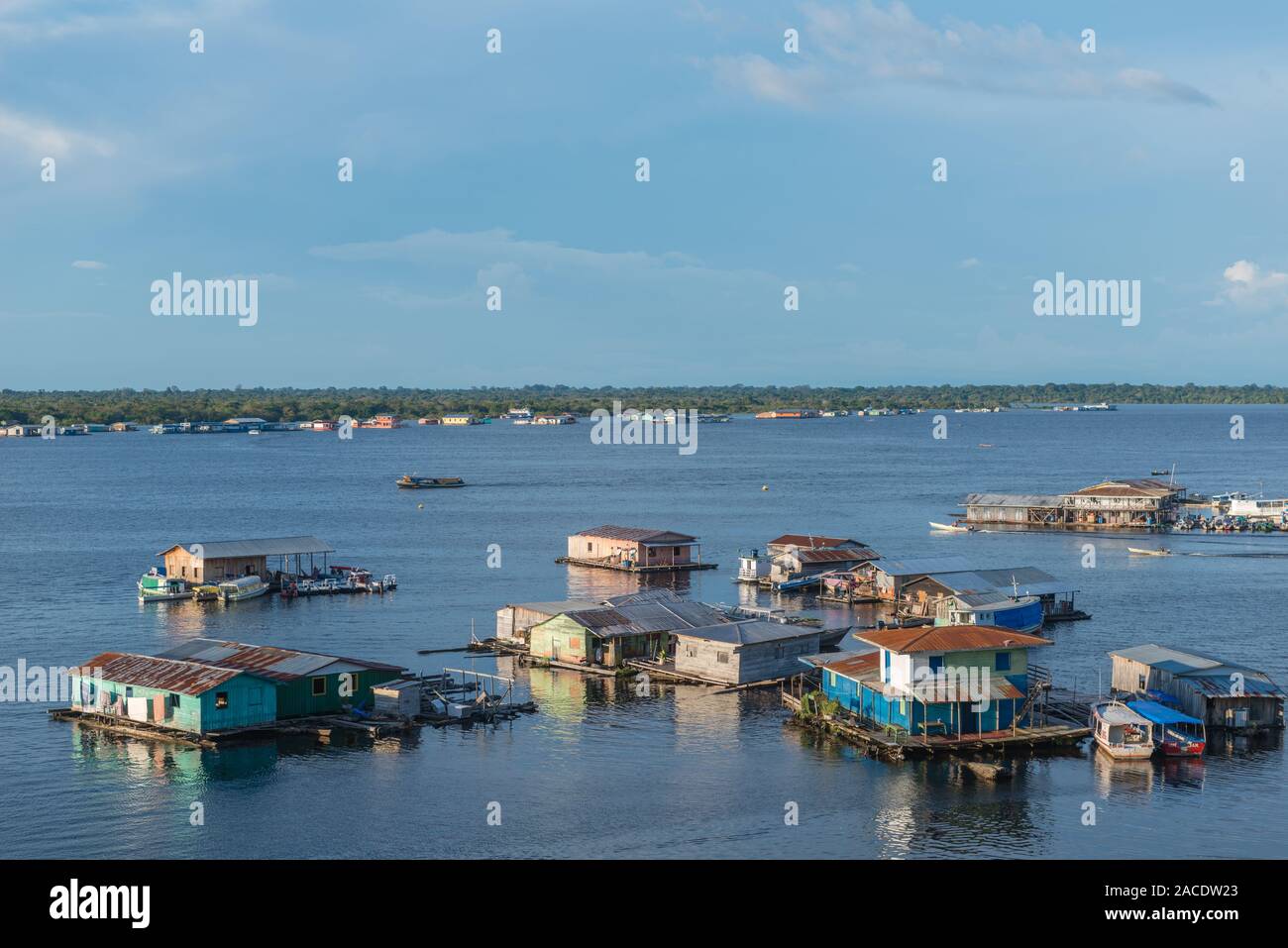 Ville de Tefé vives sur le lac Tefé, Amazona, Rivière du Nord, de l'État amazonien Brasilia, l'Amérique latine Banque D'Images