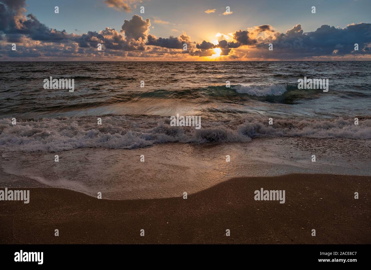 Nuages spectaculaires sur la mer Banque D'Images