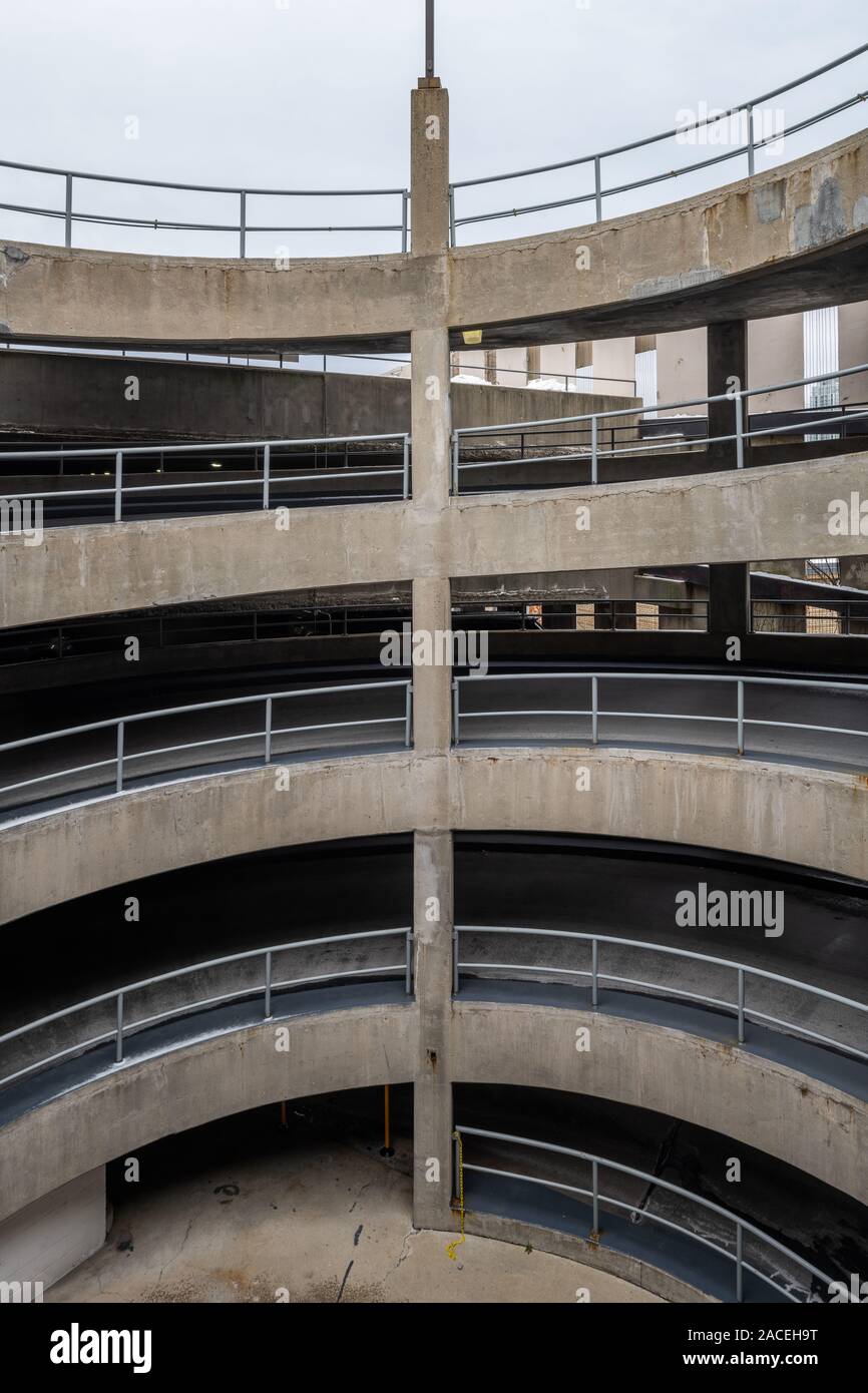 Garage Parking rampe en spirale Banque D'Images