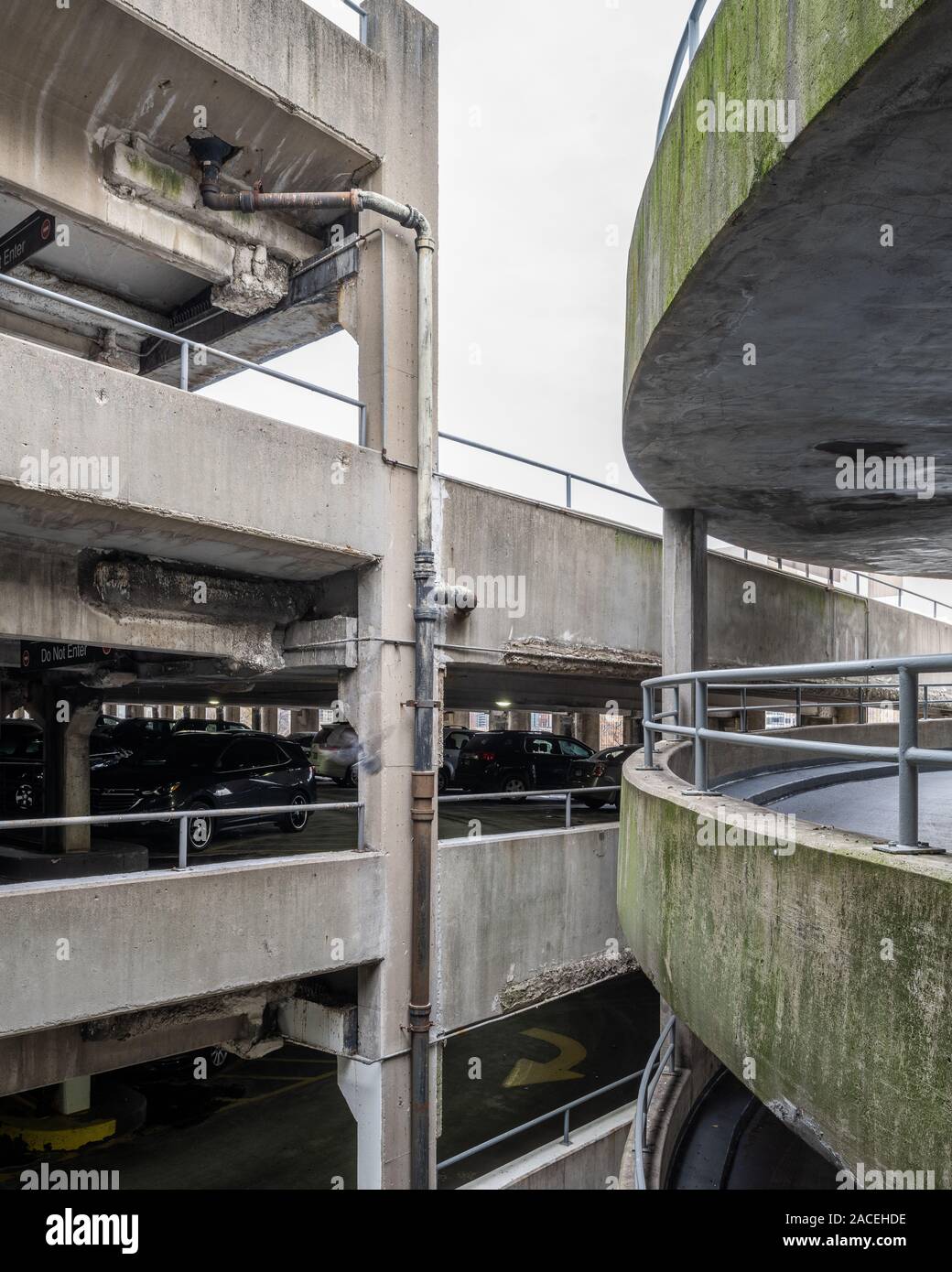 Garage Parking rampe en spirale Banque D'Images