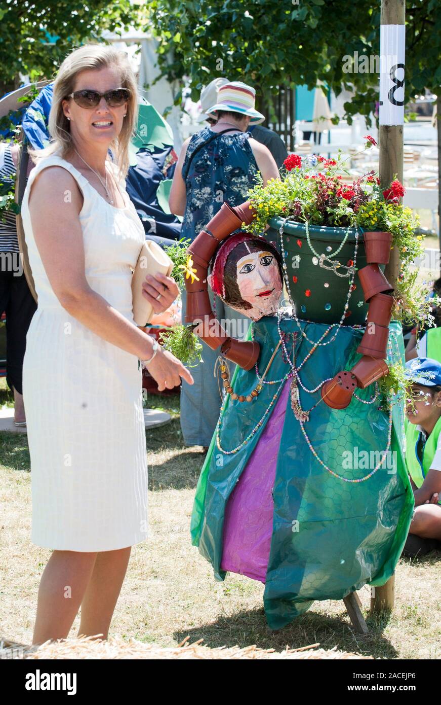 Sophie comtesse de Wessex au butterfly dome dans le patrimoine végétal chapiteau au Hampton Court Flower Show en 2013. Banque D'Images