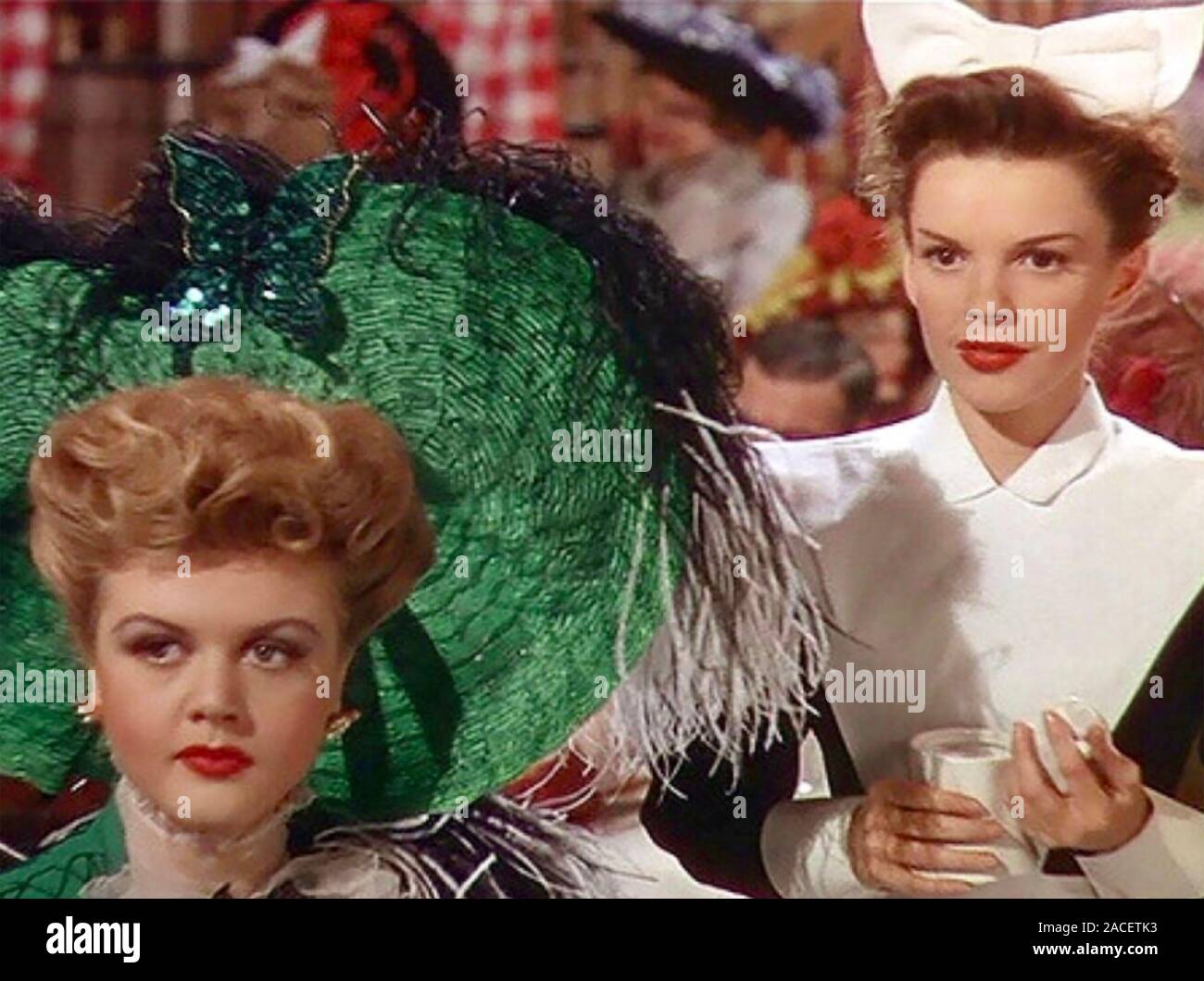 L'HARVEY GIRLS 1946 MGM film avec Angela Lansbury à gauche et Judy Garland. Banque D'Images