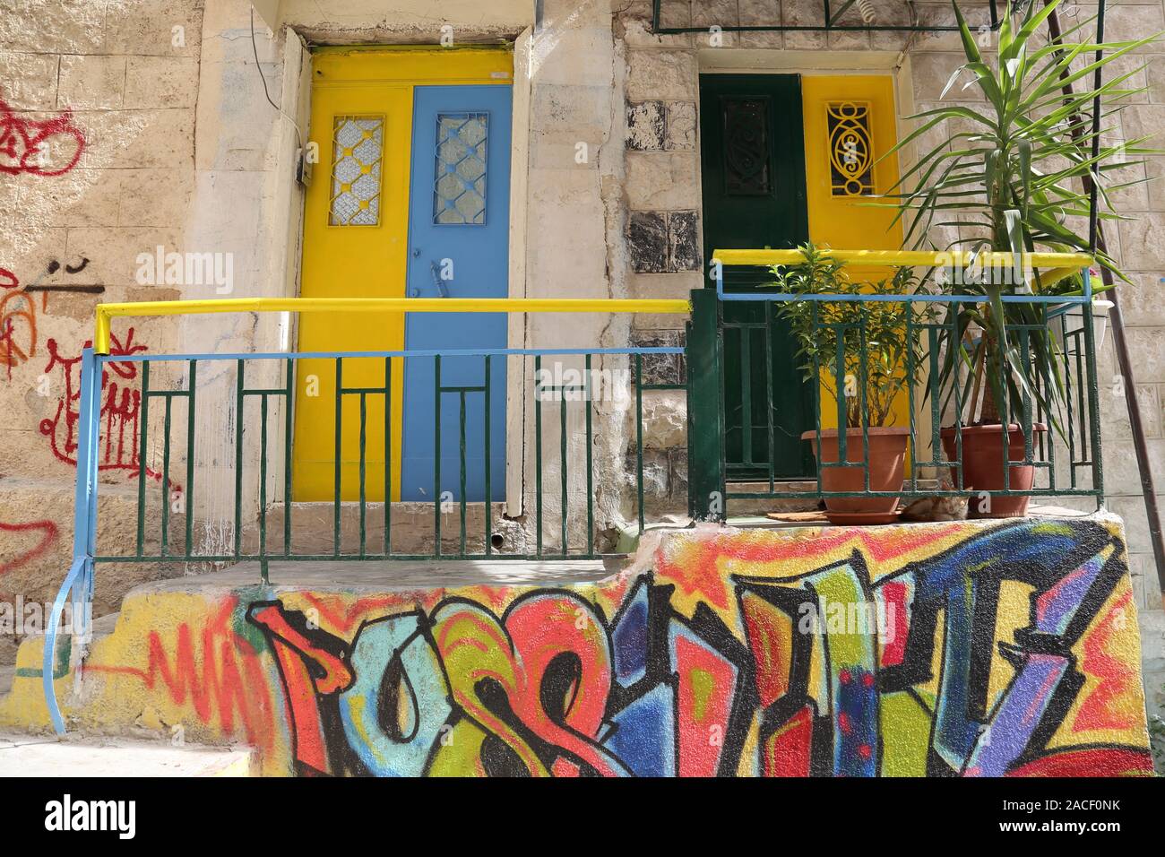 Portes Dans La Ruelle À Côté Du Restaurant Kmajeh, Omar Bin Al Khatab ...
