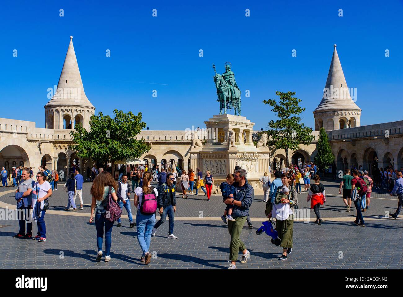Du Bastion des pêcheurs, l'un des plus connus monuments de Budapest, dans le quartier du château de Buda, la Hongrie Banque D'Images