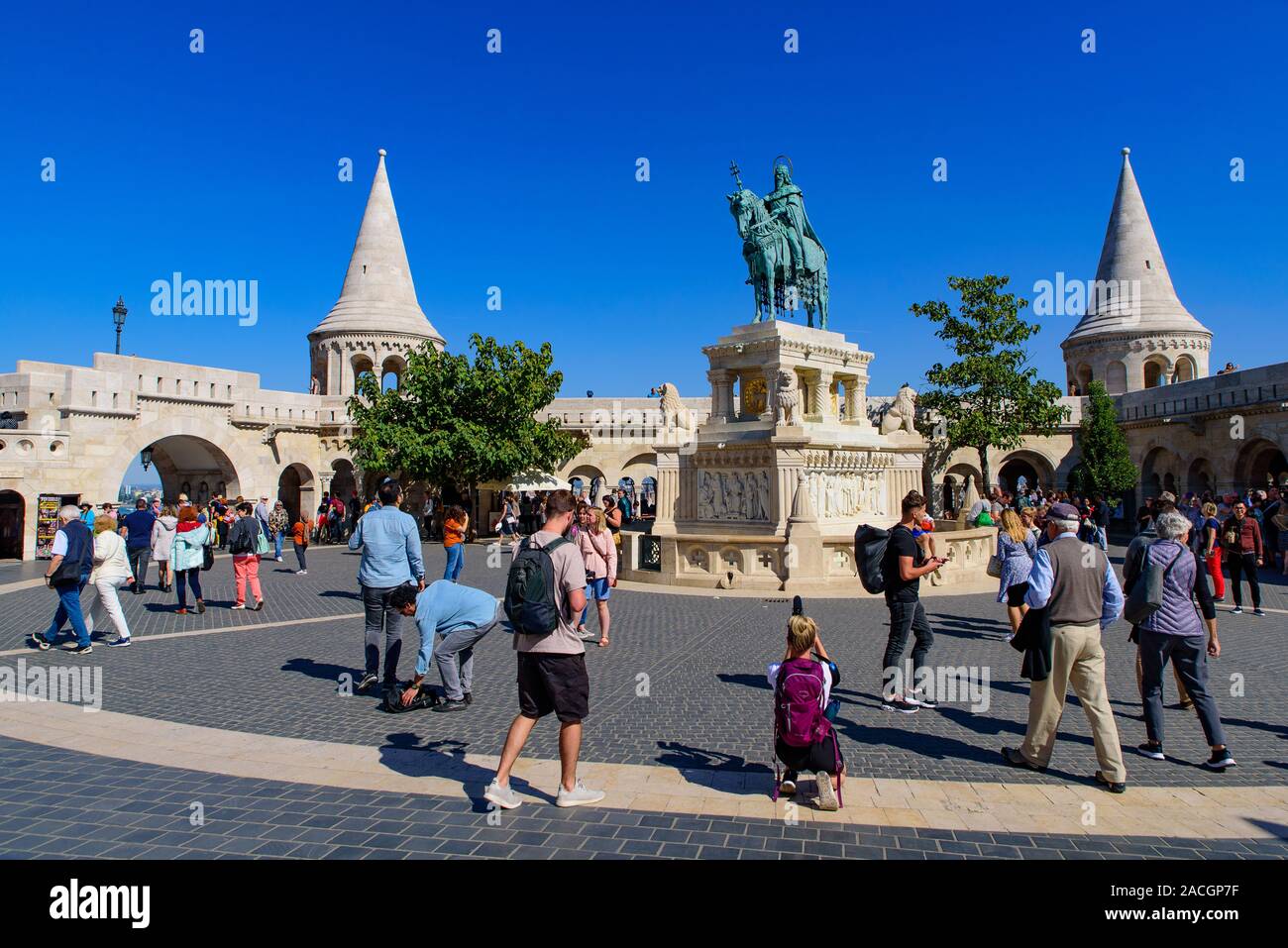 Du Bastion des pêcheurs, l'un des plus connus monuments de Budapest, dans le quartier du château de Buda, la Hongrie Banque D'Images