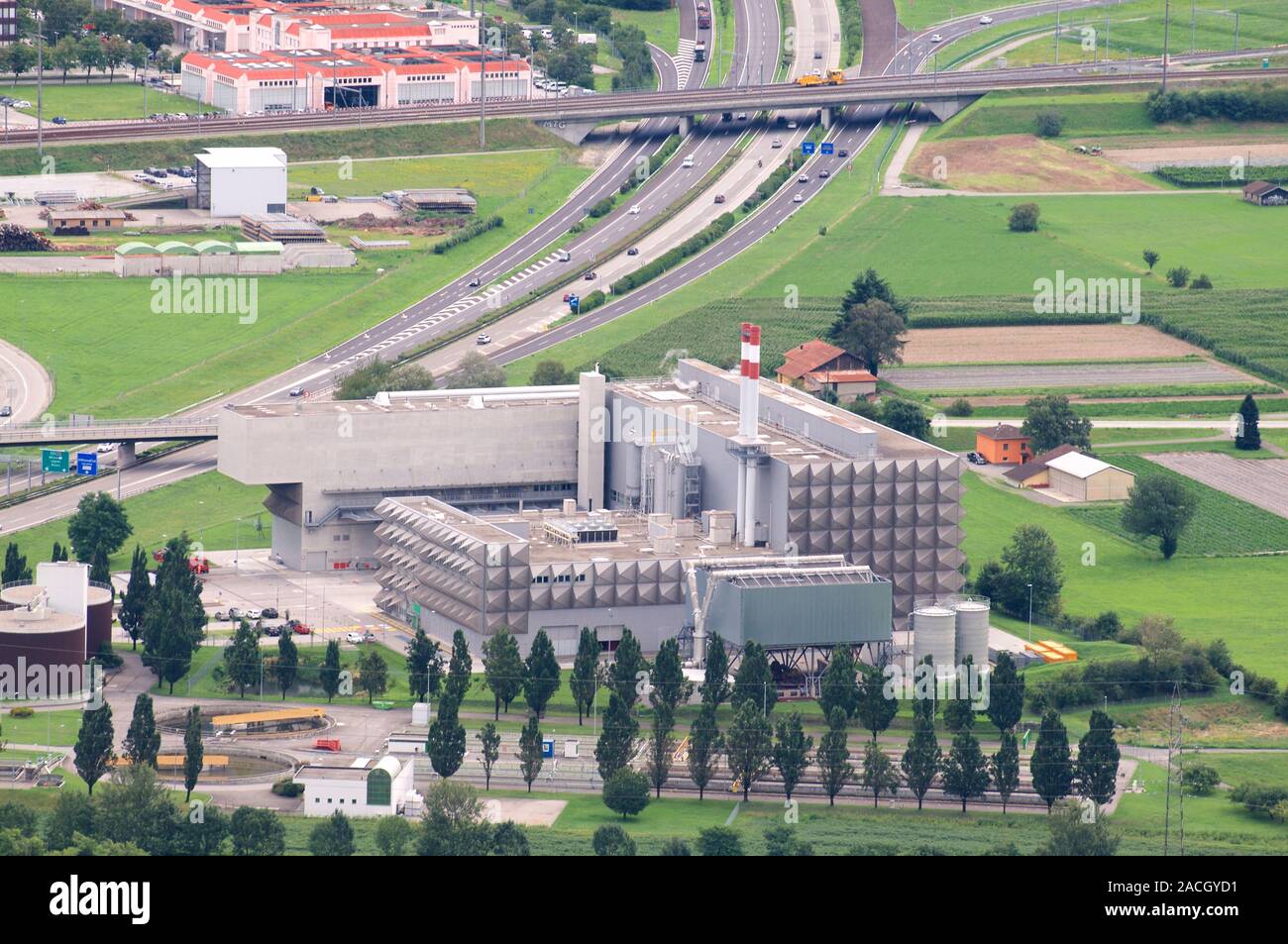 Lugano, Tessin, Suisse - 13 août 2019 : vue sur l'usine d'incinération des déchets (déchets à l'énergie) géré par l'ACR cantonal (azienda Banque D'Images