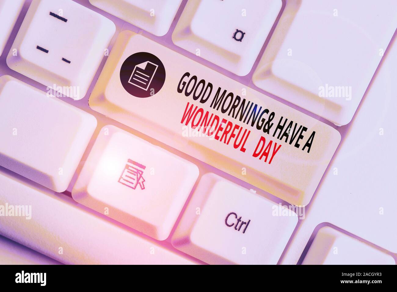 Comment Ecrire Voeux Sur Le Clavier Texte de l'écriture écrire un bon matin et avoir une belle journée. Voeux  photo conceptuelle quelqu'un dans le début de la journée avec clavier pc  blanc non vide Photo Stock - Alamy