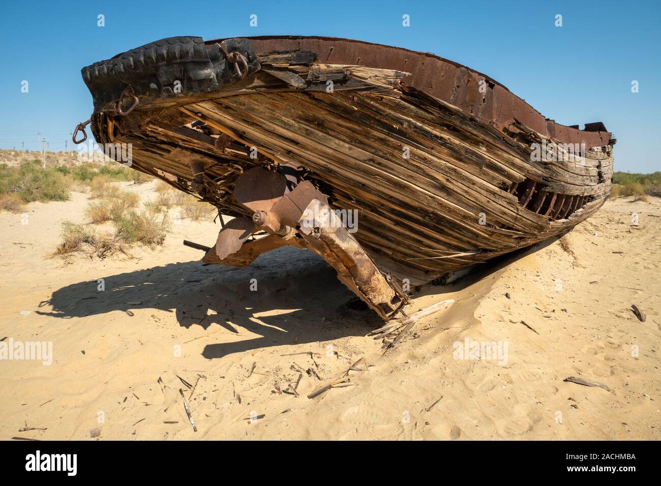 Rusty épave dans le désert près de la mer d'Aral en Ouzbékistan Muynak Banque D'Images