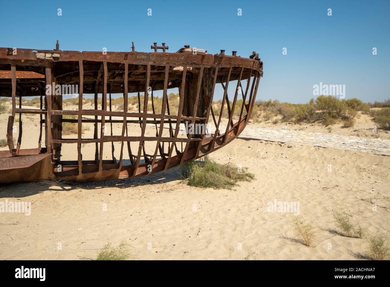 Rusty épave dans le désert près de la mer d'Aral en Ouzbékistan Muynak Banque D'Images