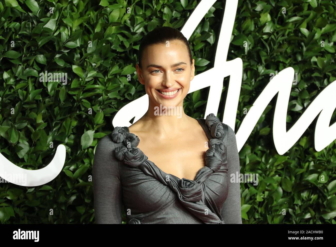 Irina Shayk, le Fashion Awards 2019, Royal Albert Hall, Londres, Royaume-Uni, 02 décembre 2019, photo de Richard Goldschmidt Banque D'Images