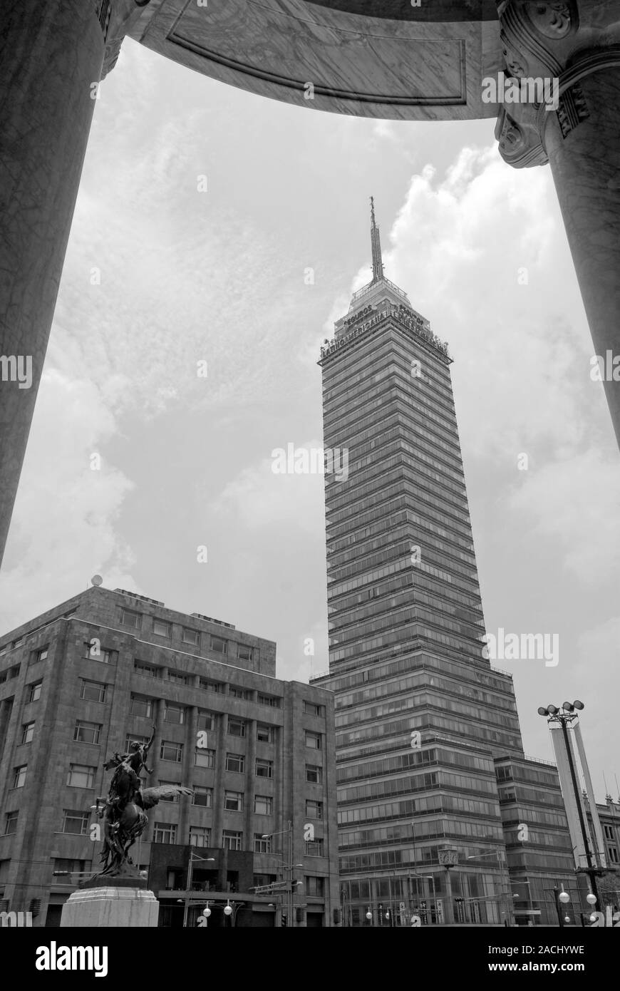 La tour de l'Amérique latine ou de la Torre Latinoamericana Palacio de Bellas Artes, au centre-ville de Mexico, Mexique Banque D'Images